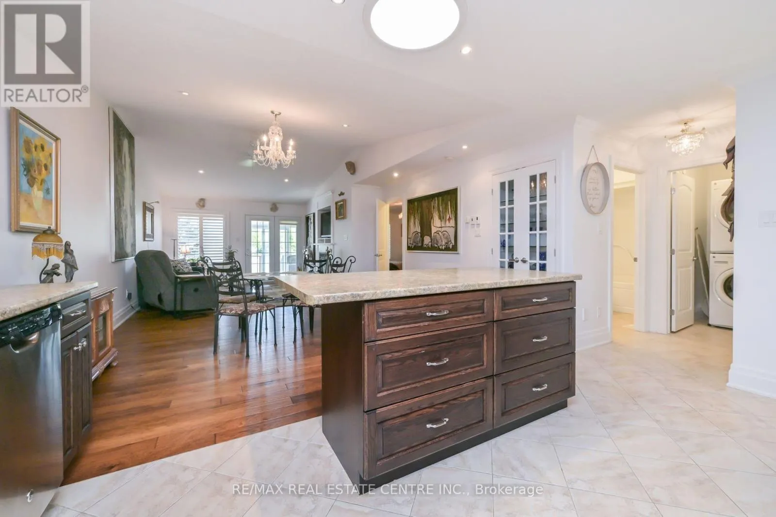 37 GARDEN GROVE CRESCENT