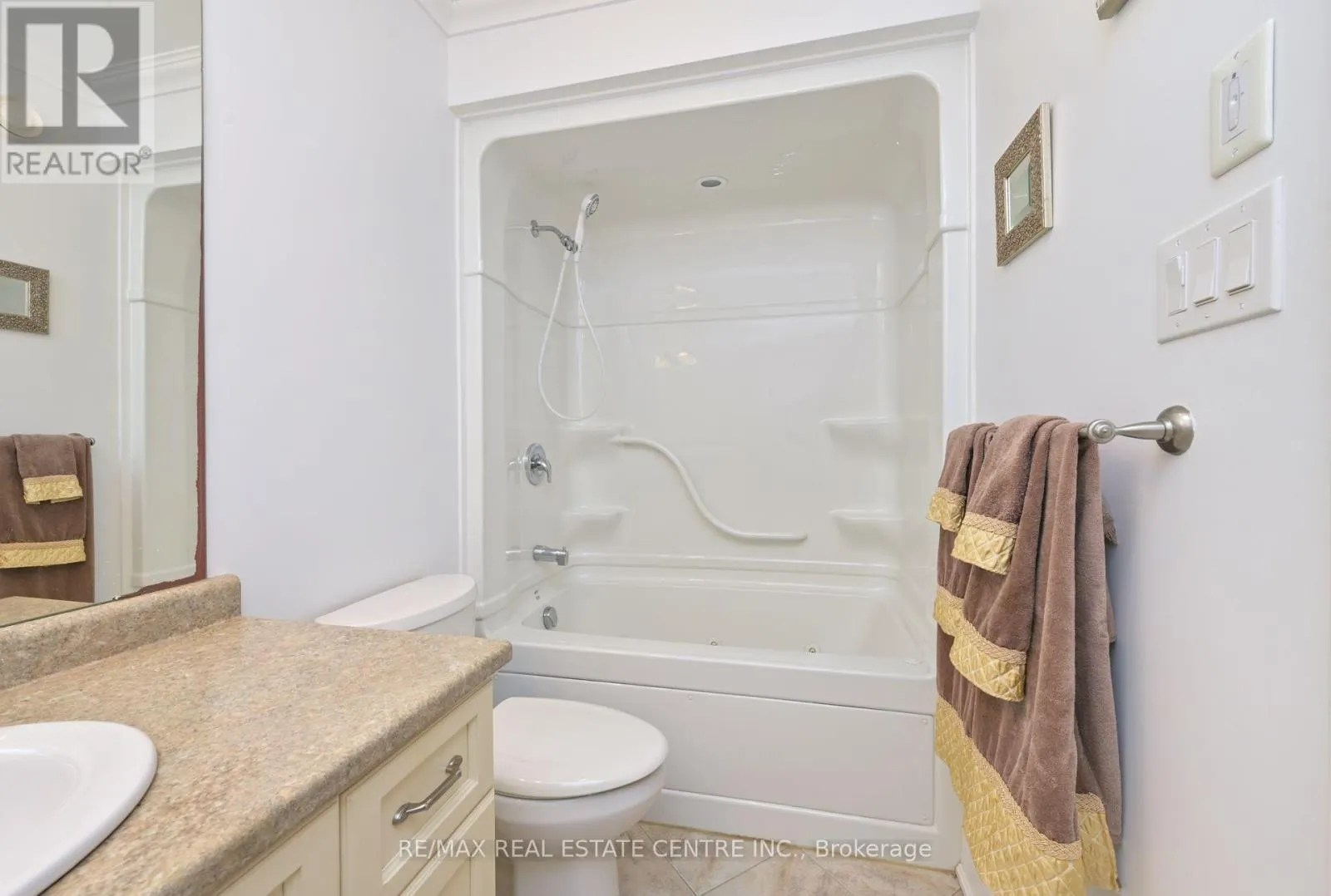 37 GARDEN GROVE CRESCENT
