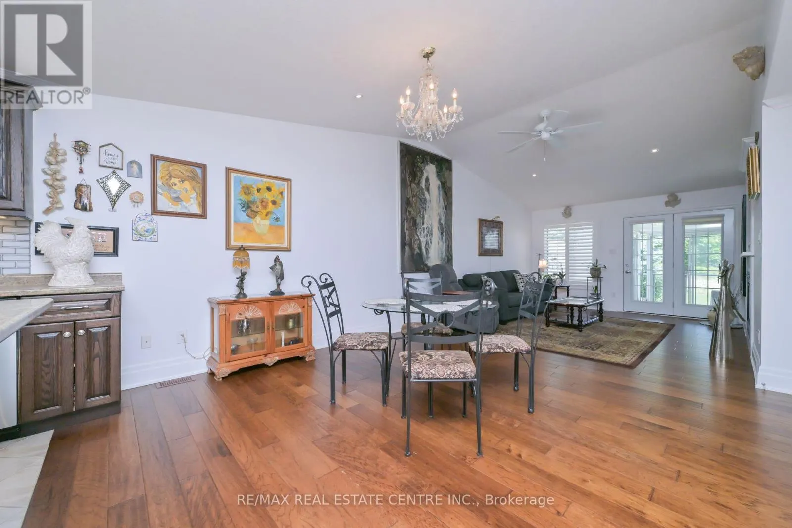37 GARDEN GROVE CRESCENT
