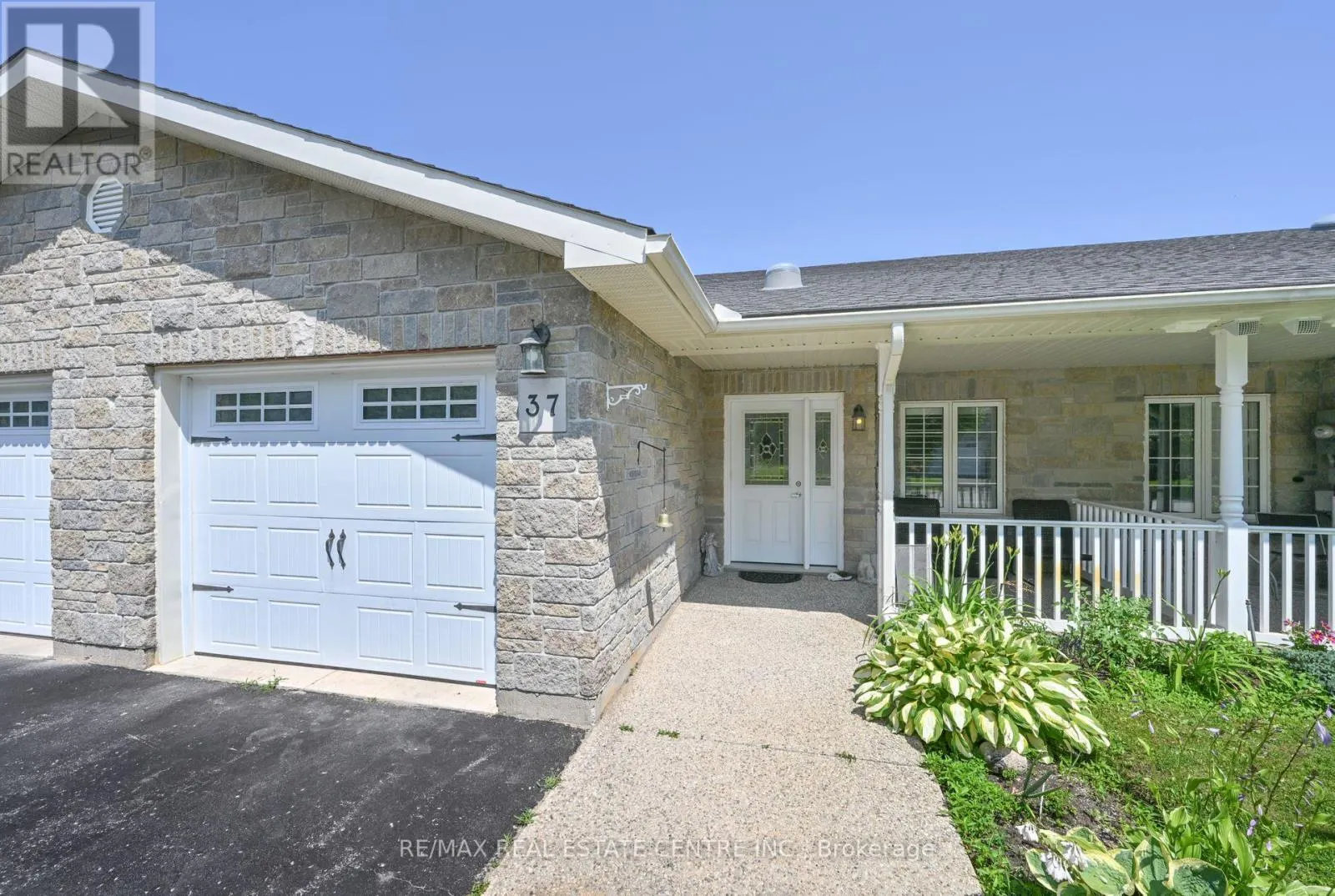 37 GARDEN GROVE CRESCENT