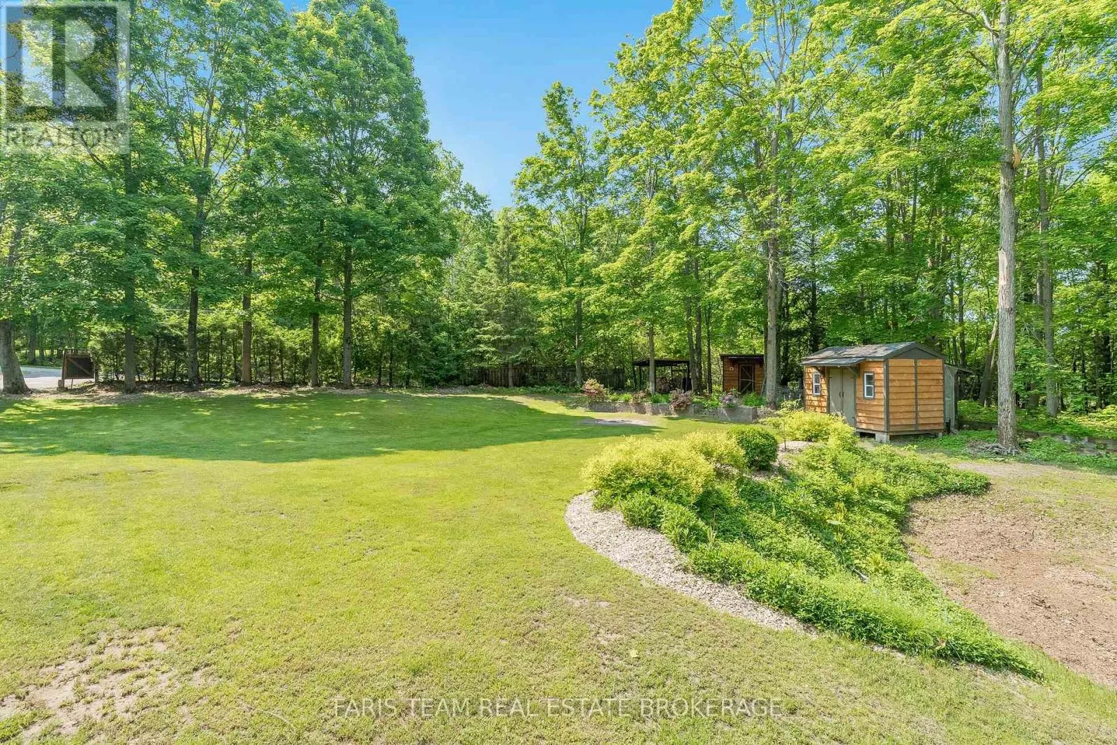 2 WOODLAND CRESCENT