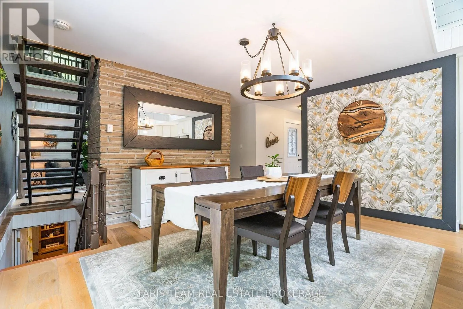 2 WOODLAND CRESCENT