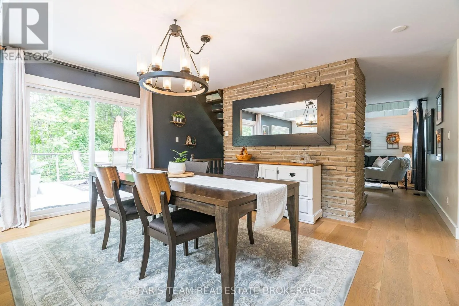 2 WOODLAND CRESCENT