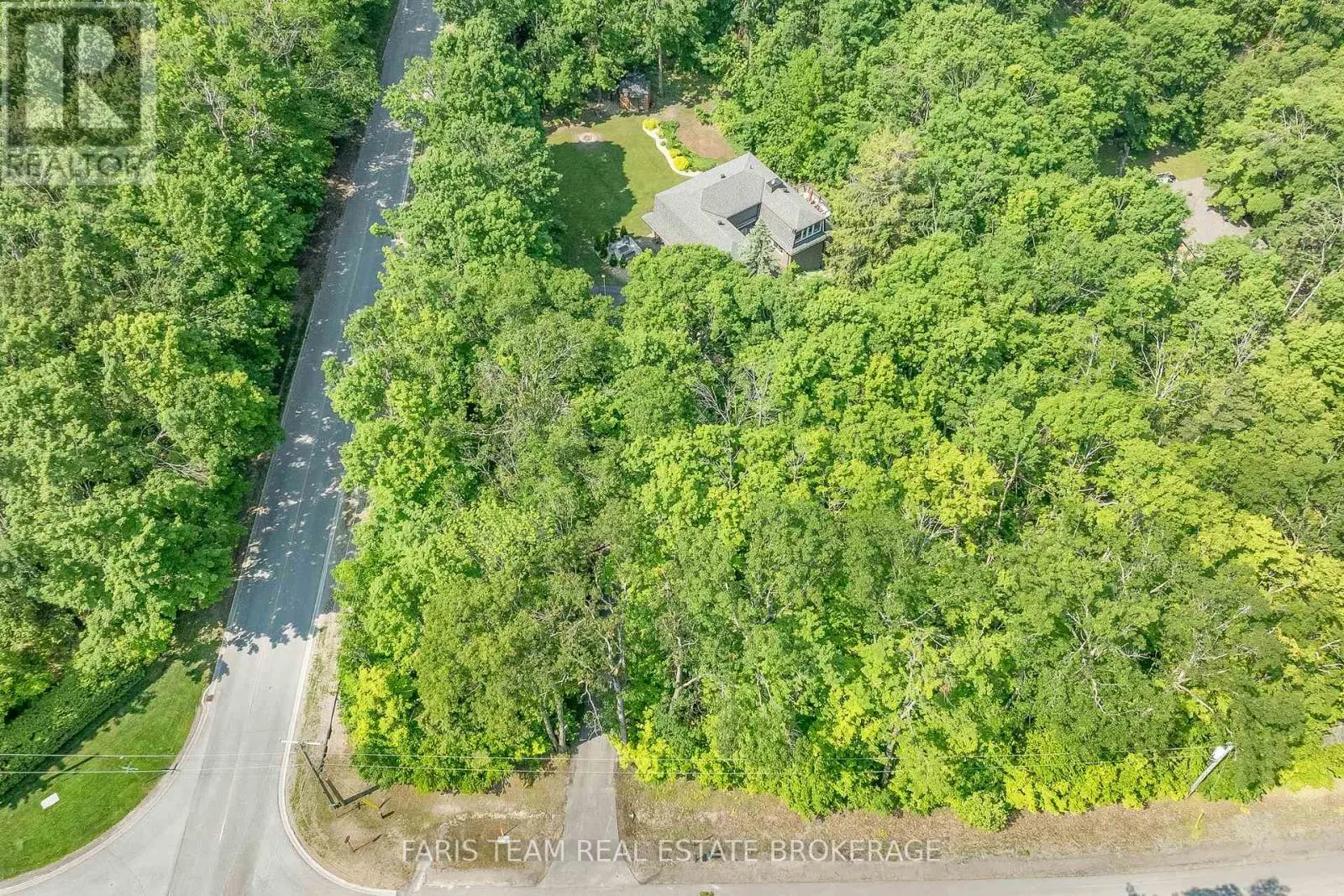2 WOODLAND CRESCENT