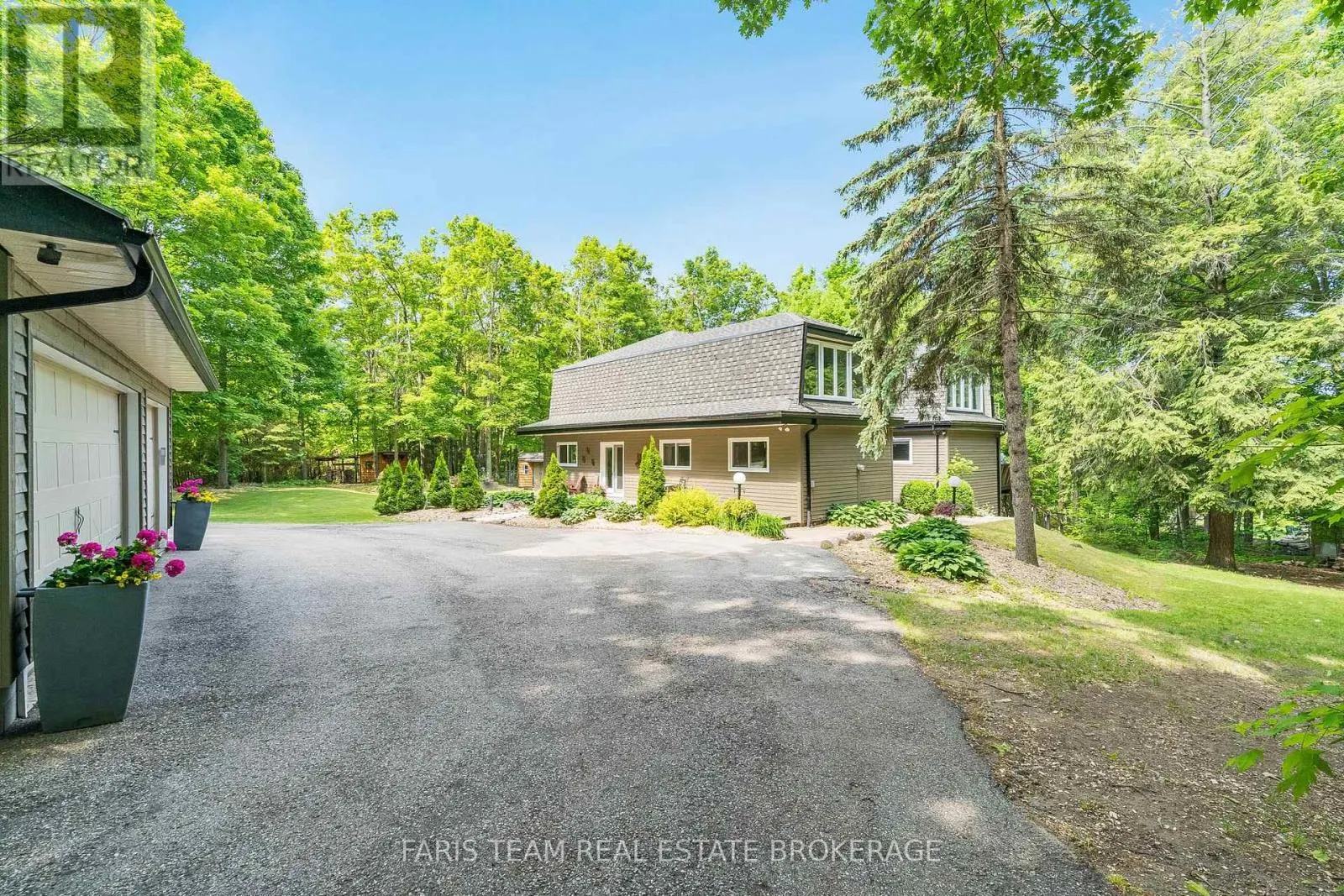 2 WOODLAND CRESCENT