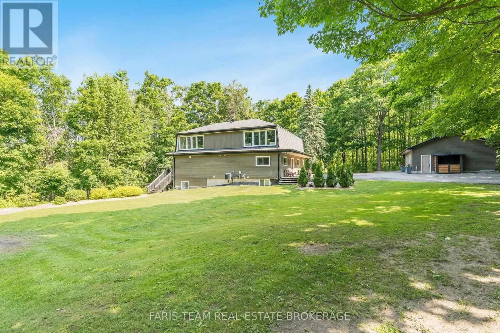 2 WOODLAND CRESCENT