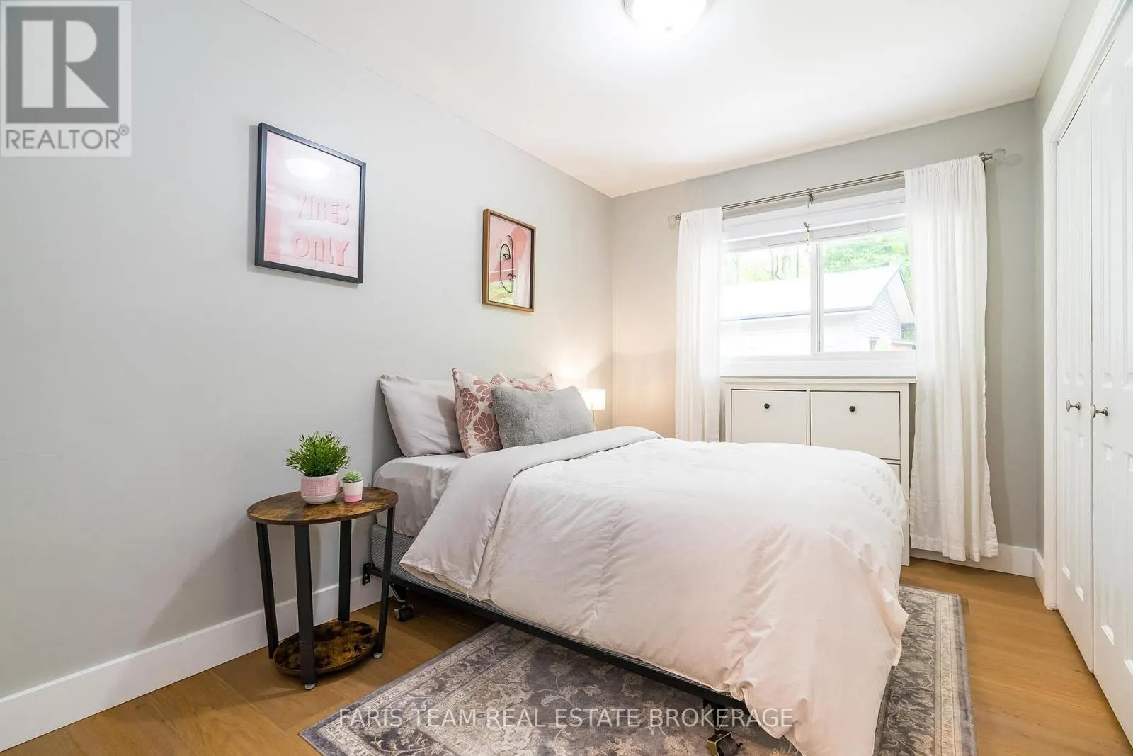 2 WOODLAND CRESCENT