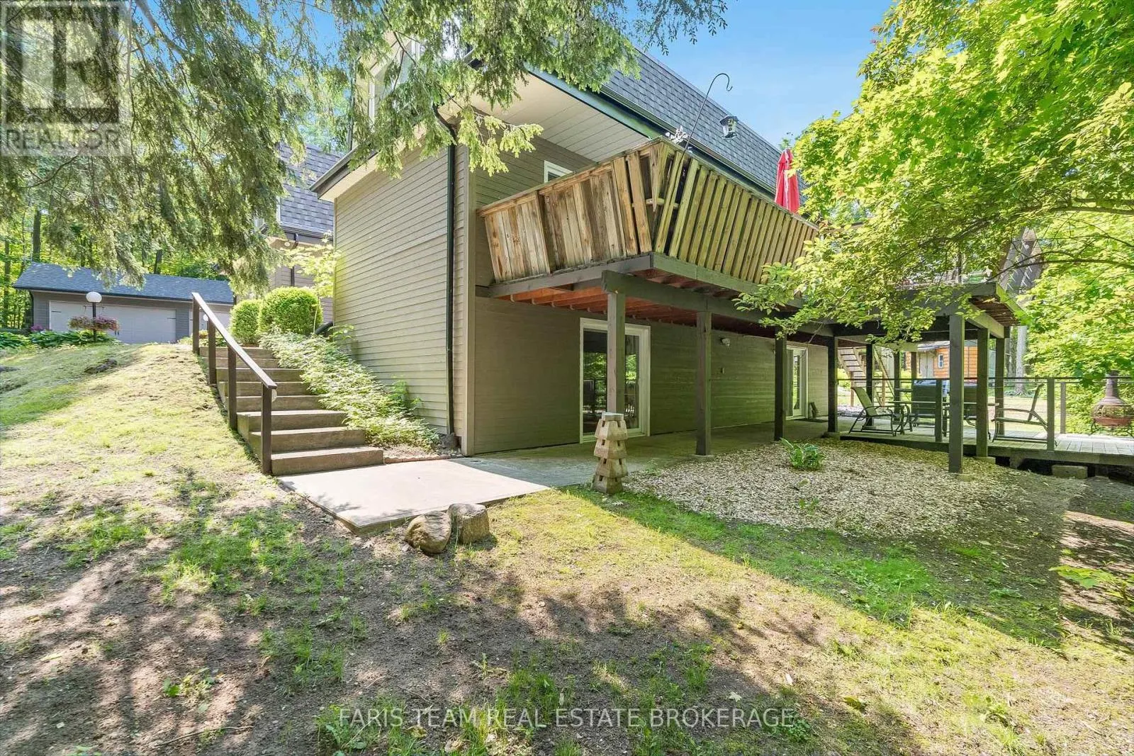 2 WOODLAND CRESCENT