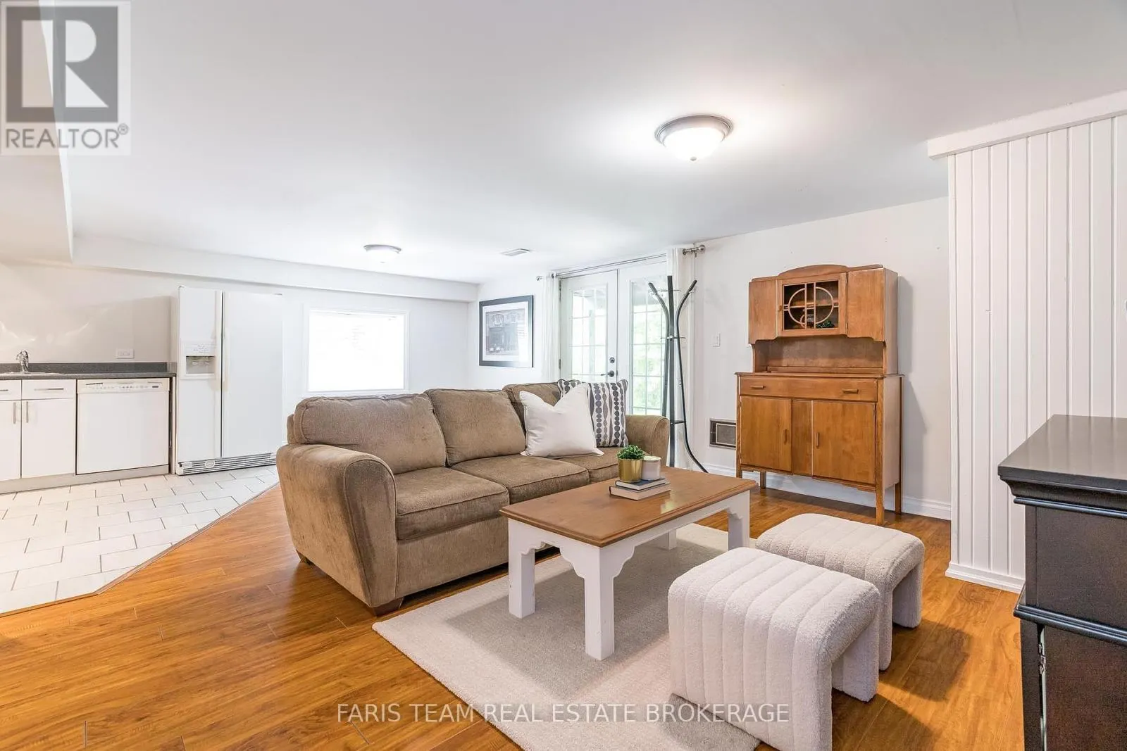 2 WOODLAND CRESCENT