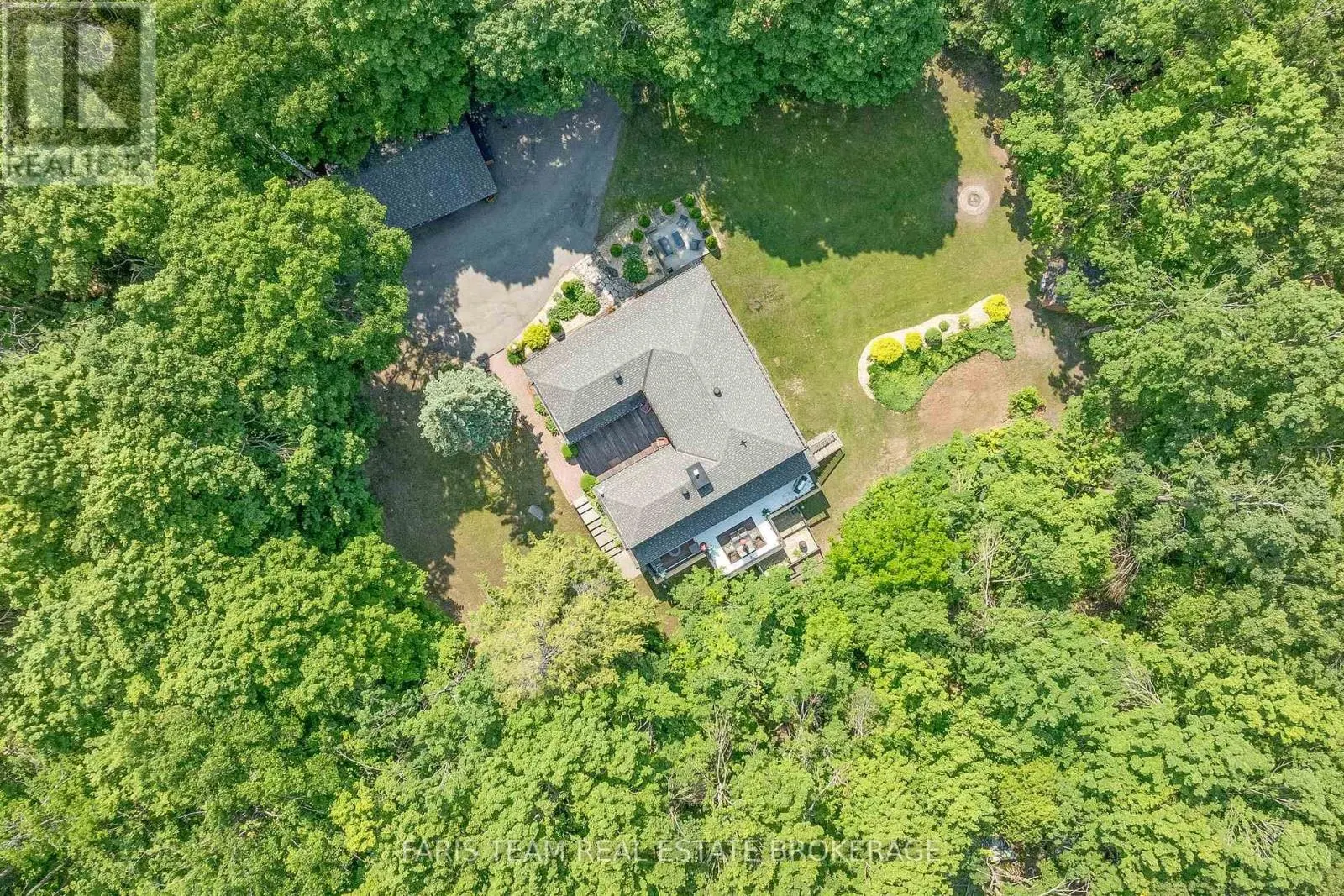 2 WOODLAND CRESCENT