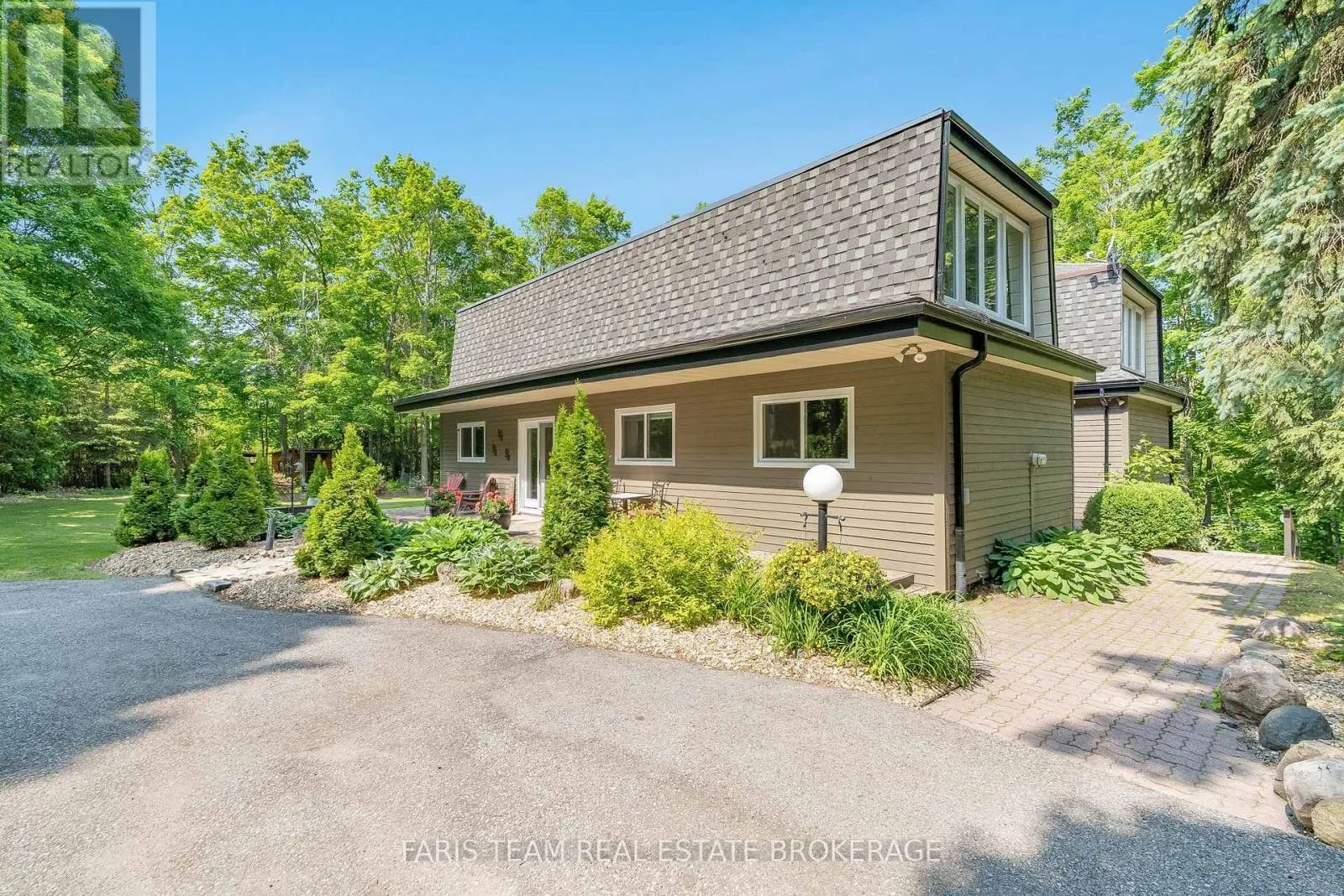 2 WOODLAND CRESCENT