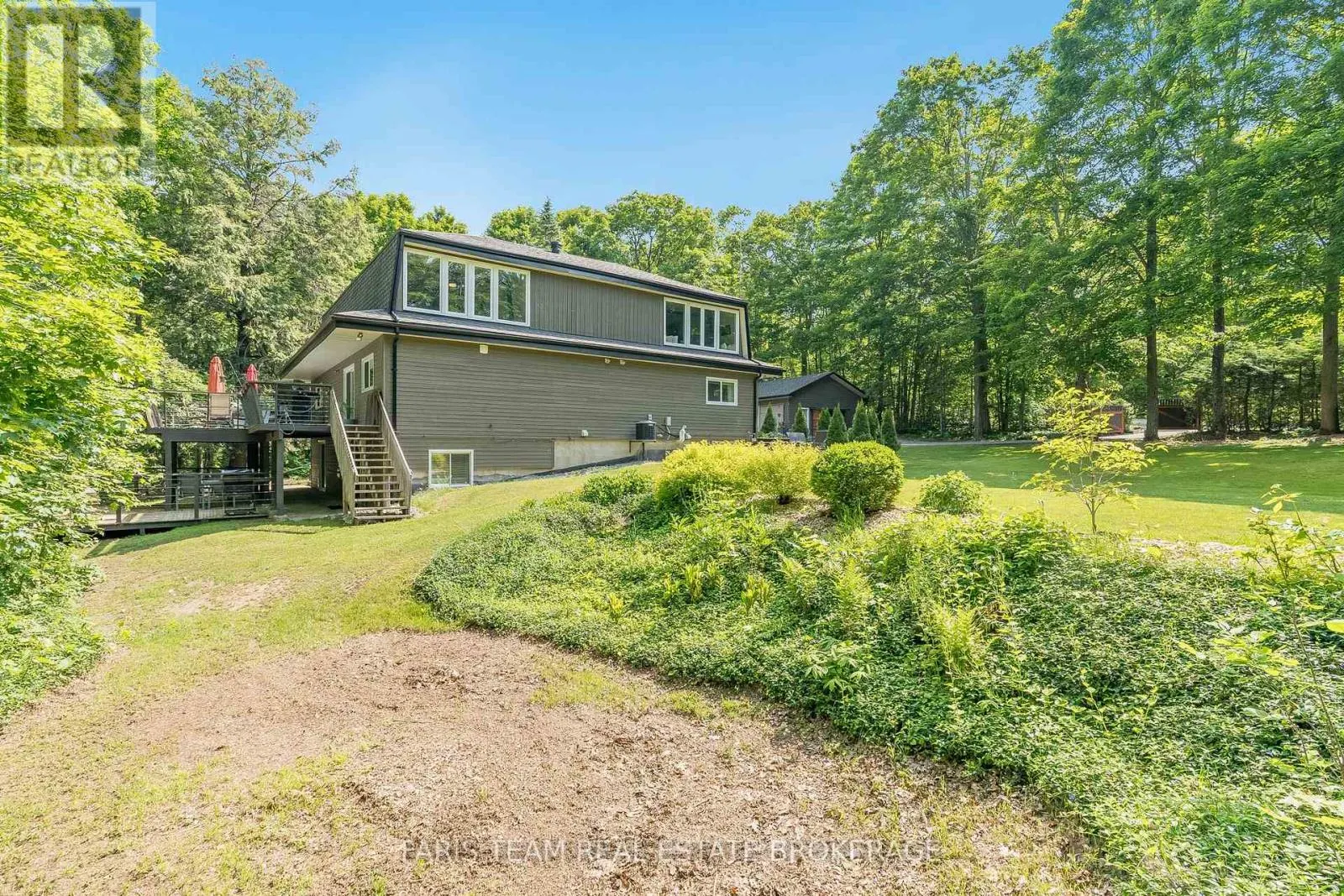 2 WOODLAND CRESCENT
