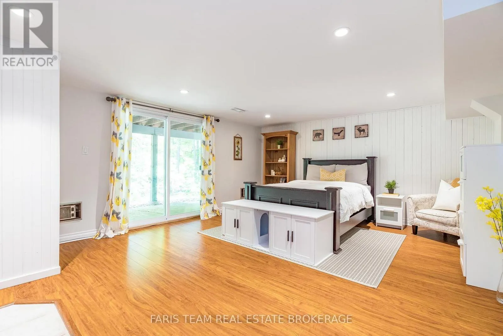 2 WOODLAND CRESCENT