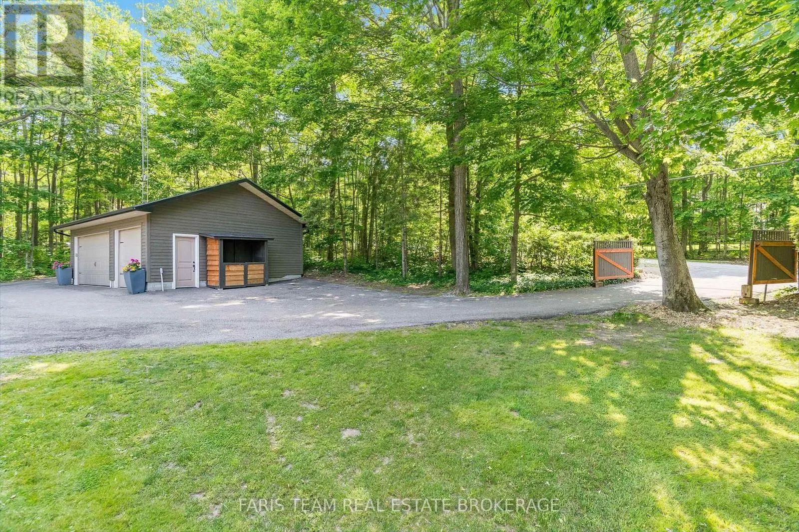 2 WOODLAND CRESCENT