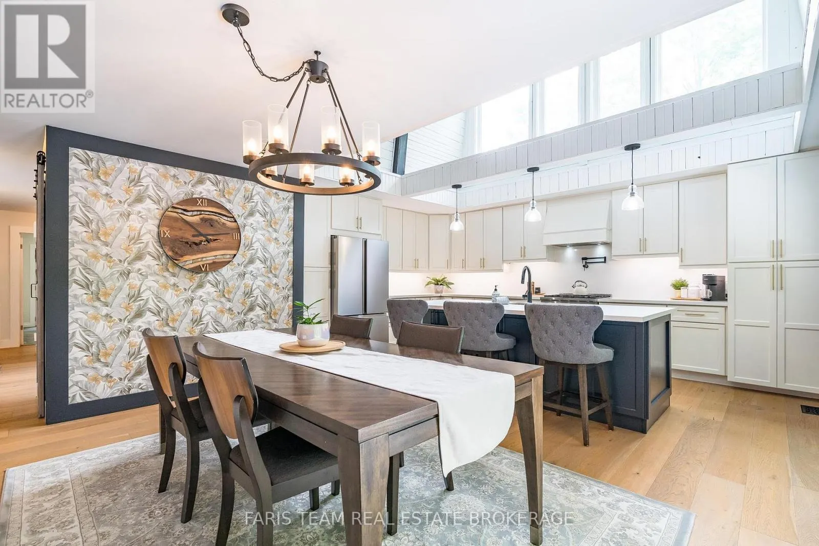 2 WOODLAND CRESCENT
