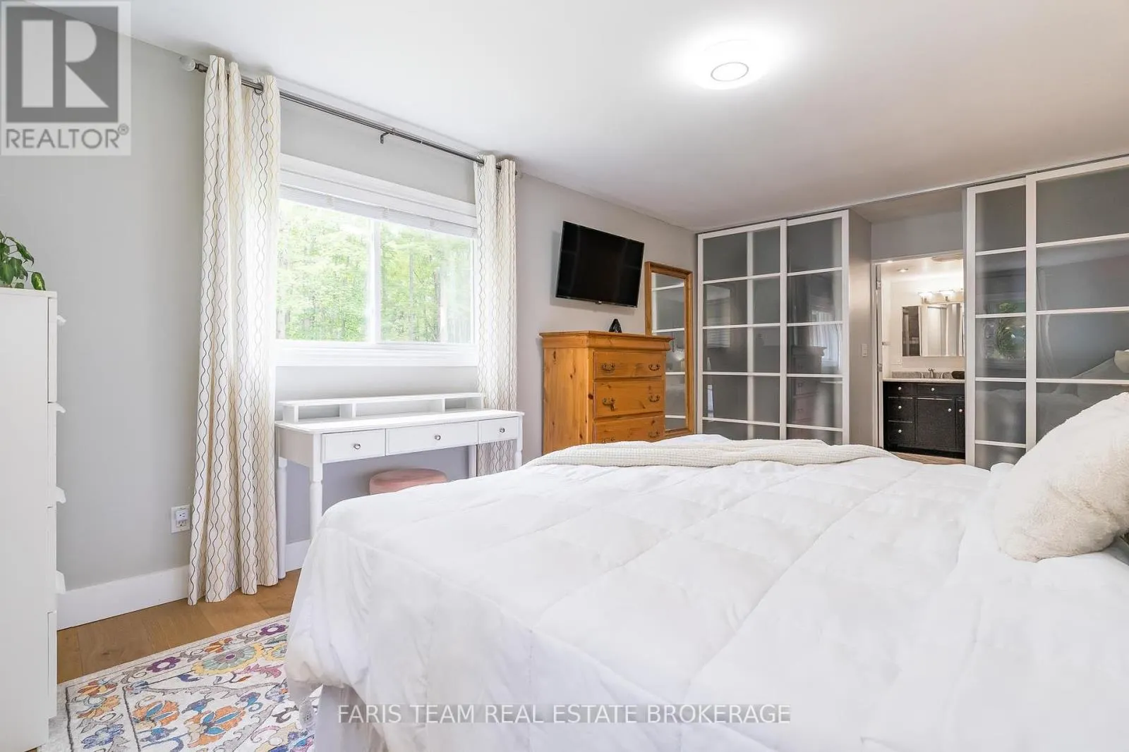 2 WOODLAND CRESCENT