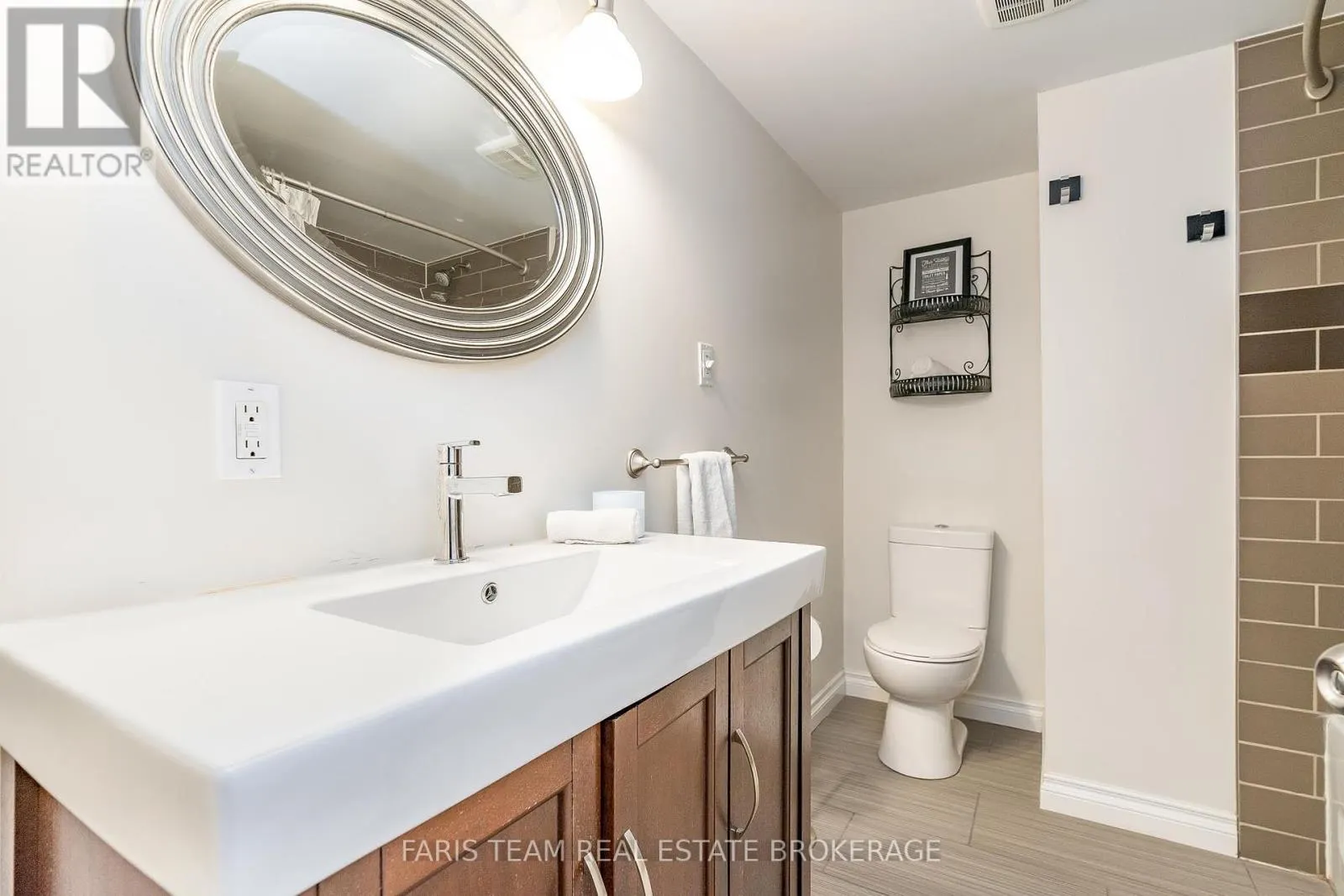 2 WOODLAND CRESCENT