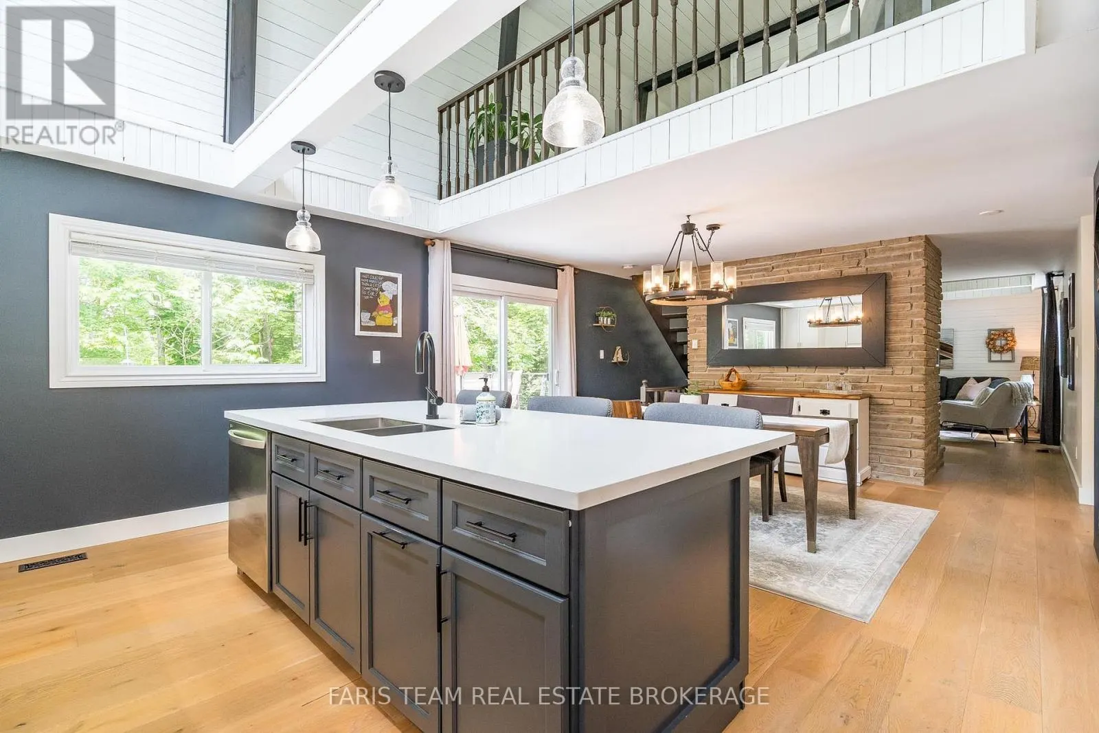 2 WOODLAND CRESCENT
