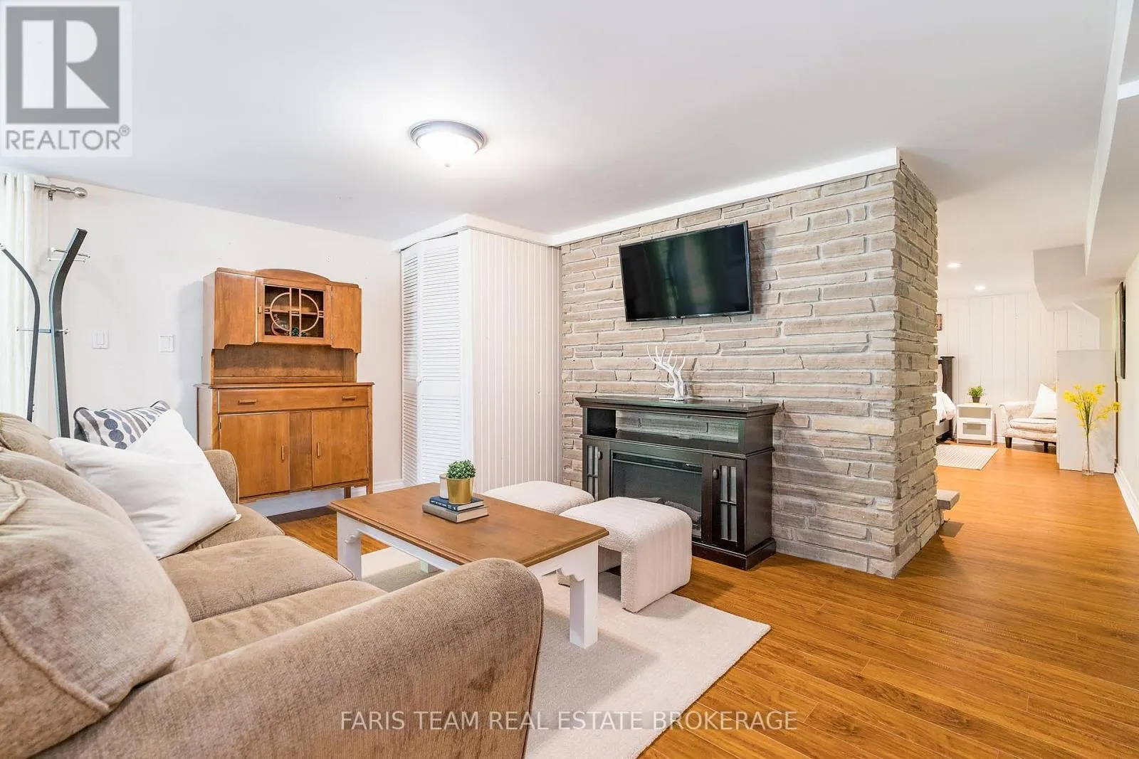 2 WOODLAND CRESCENT