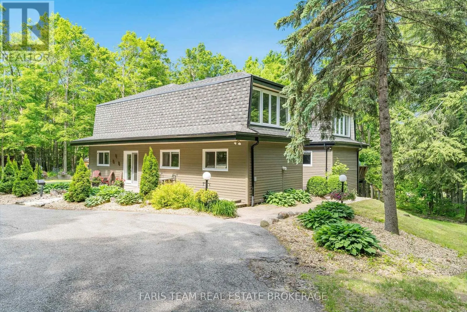 2 WOODLAND CRESCENT