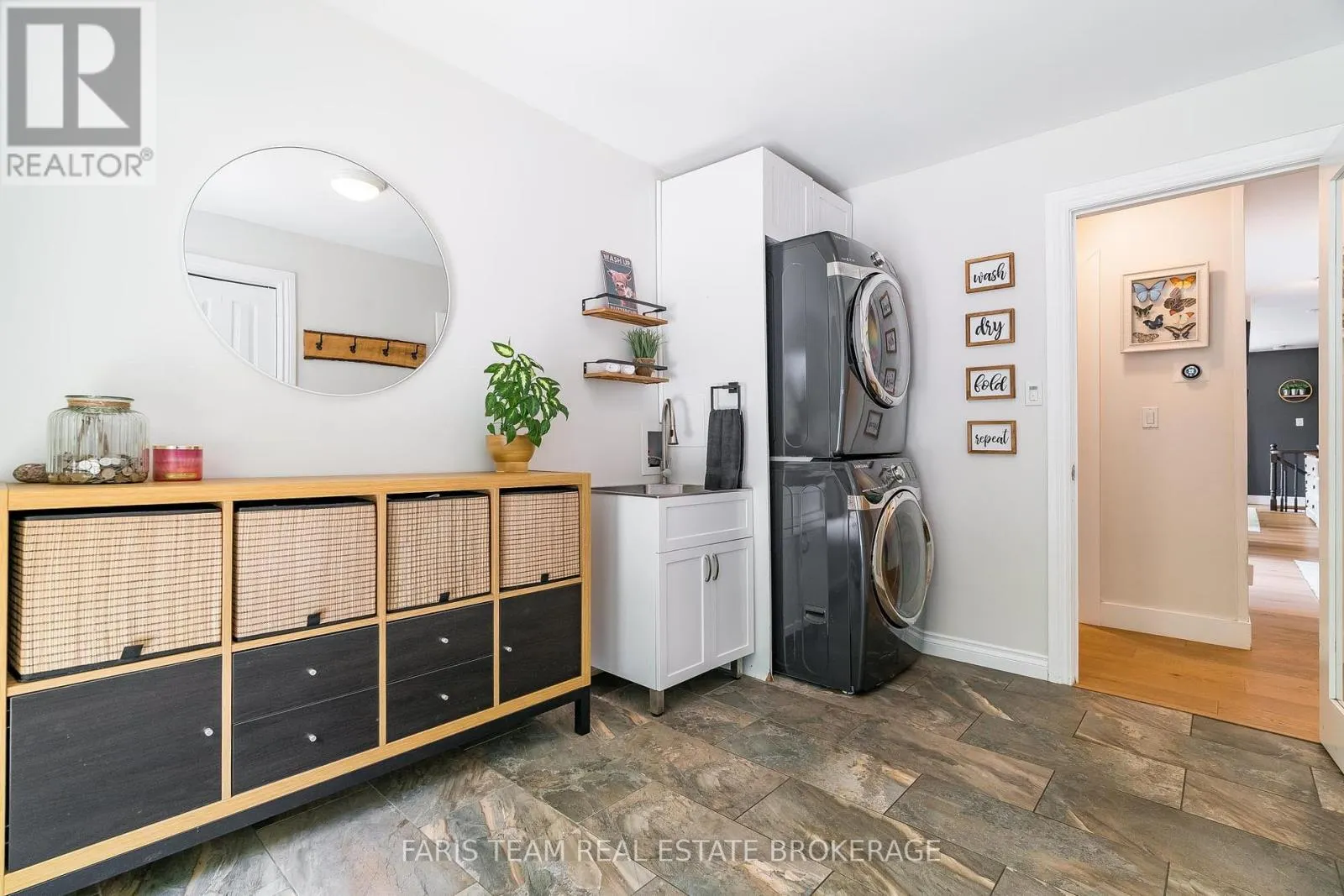 2 WOODLAND CRESCENT