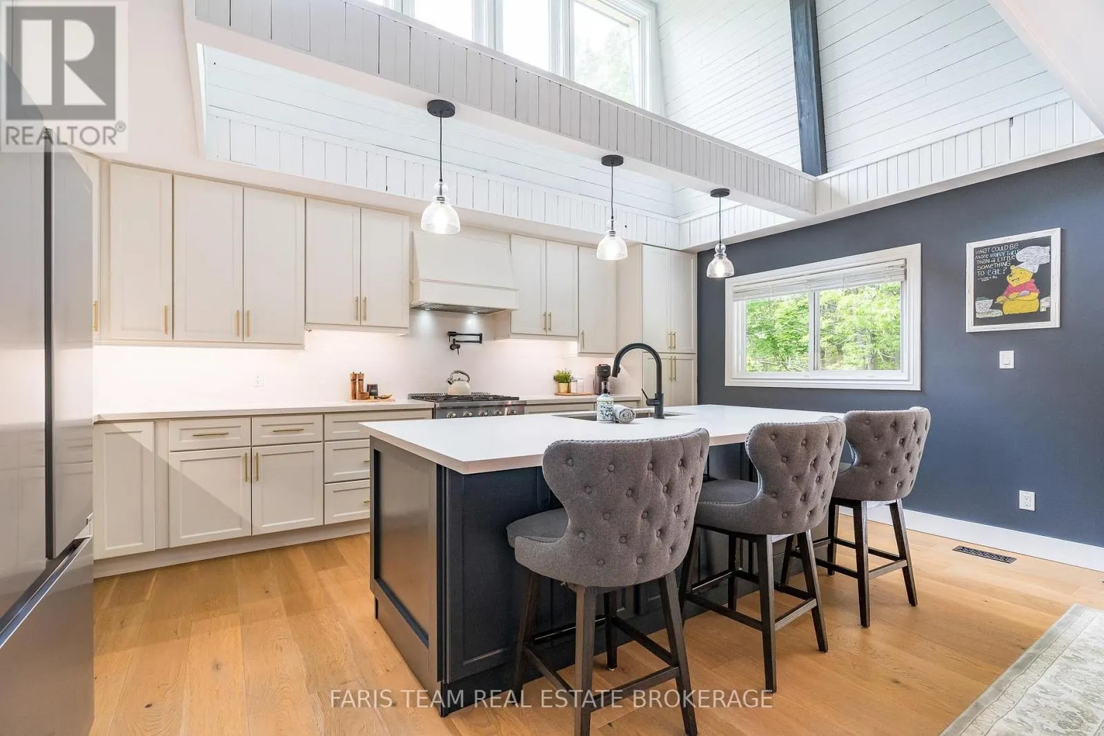 2 WOODLAND CRESCENT
