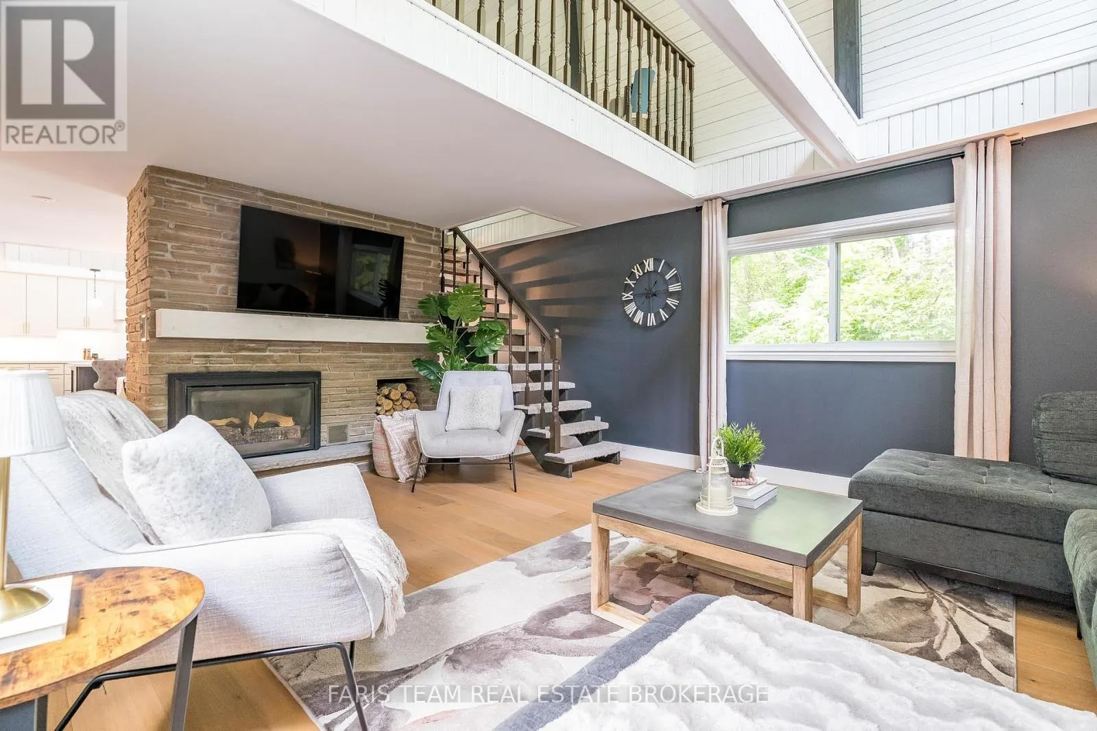 2 WOODLAND CRESCENT