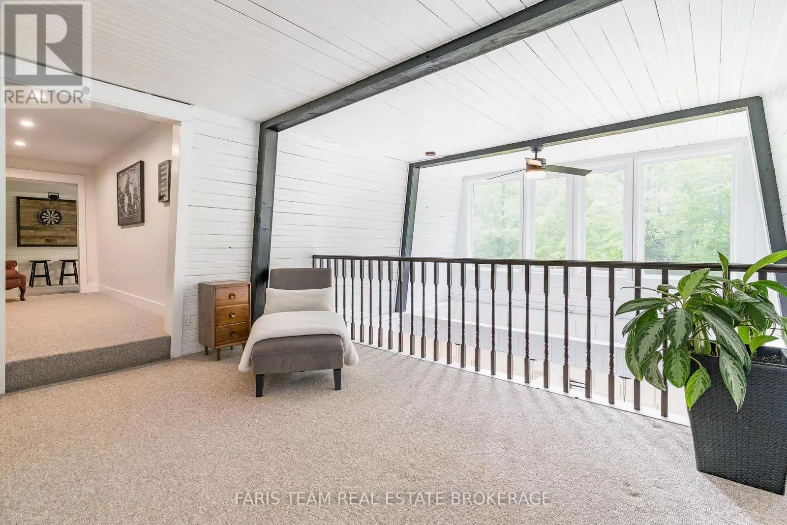 2 WOODLAND CRESCENT