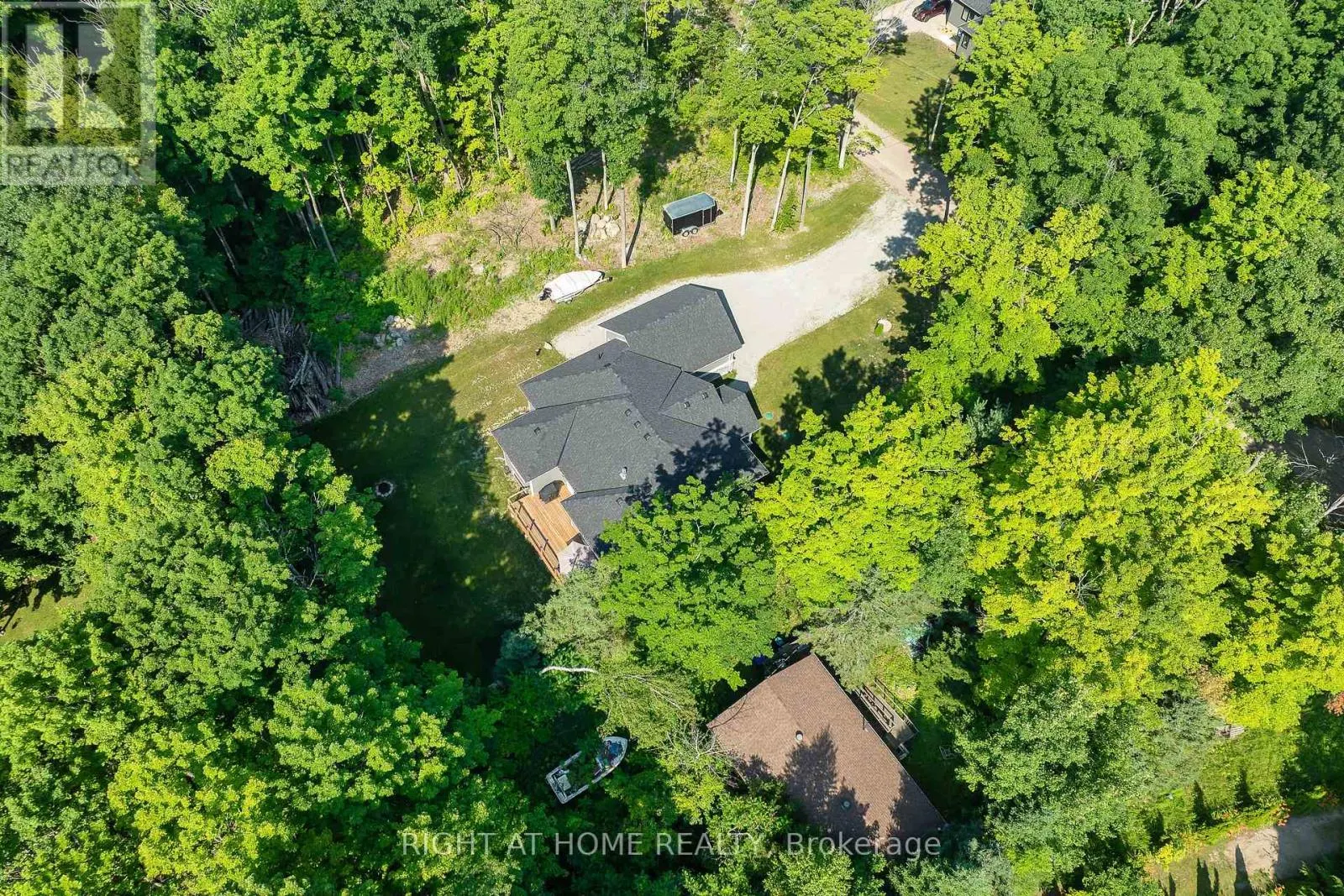 9 FAIRLAWN GROVE