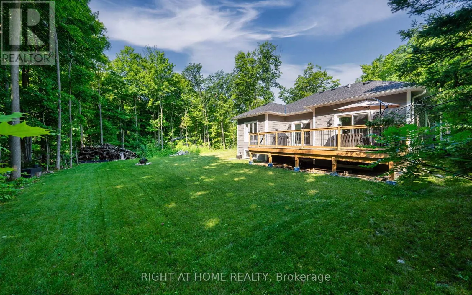 9 FAIRLAWN GROVE