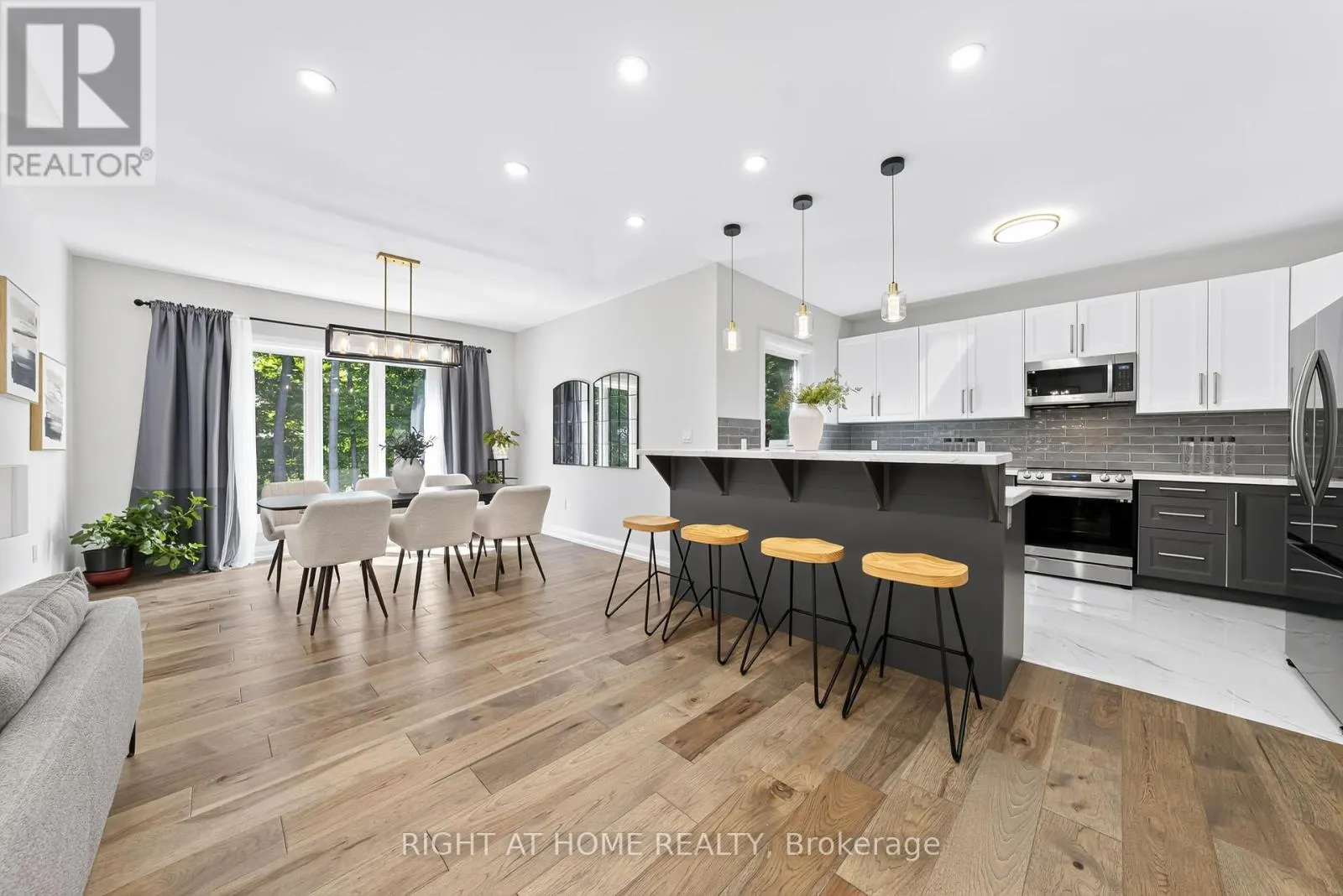9 FAIRLAWN GROVE