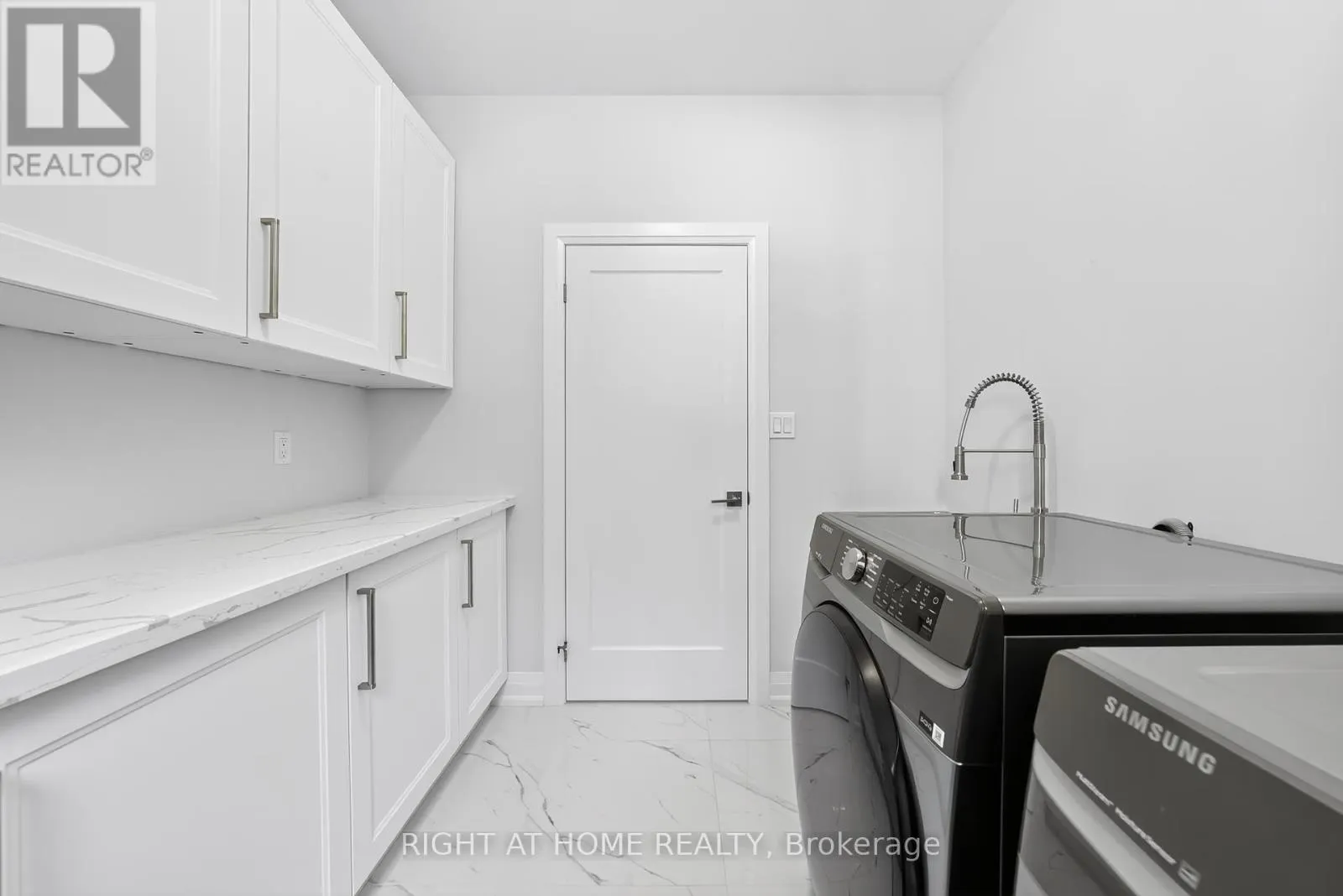 9 FAIRLAWN GROVE