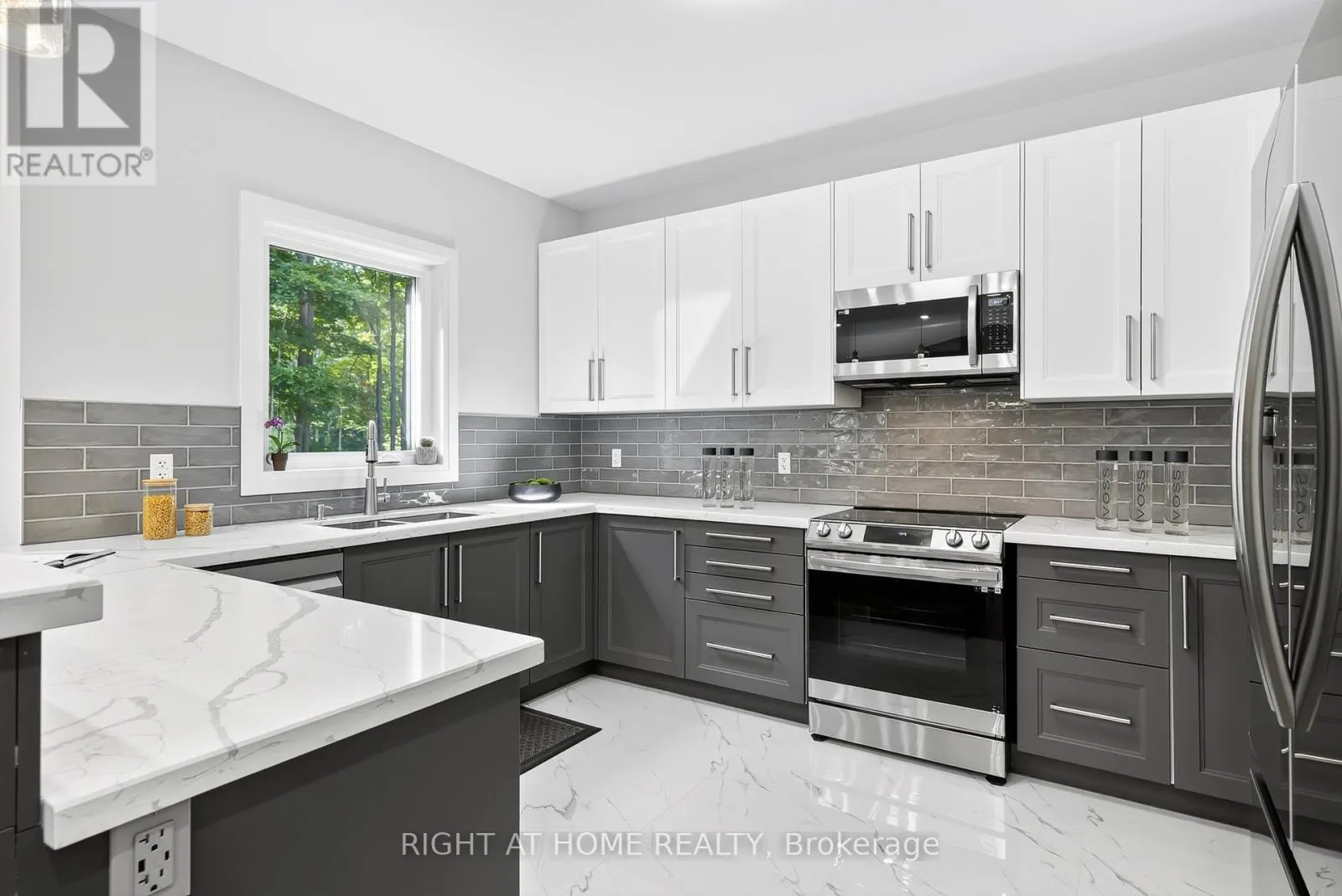 9 FAIRLAWN GROVE