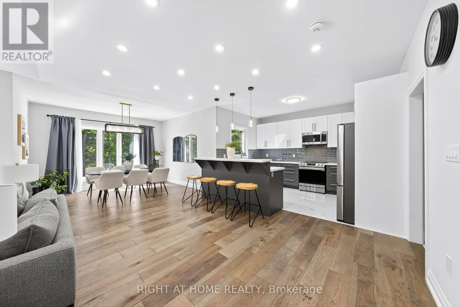 9 FAIRLAWN GROVE