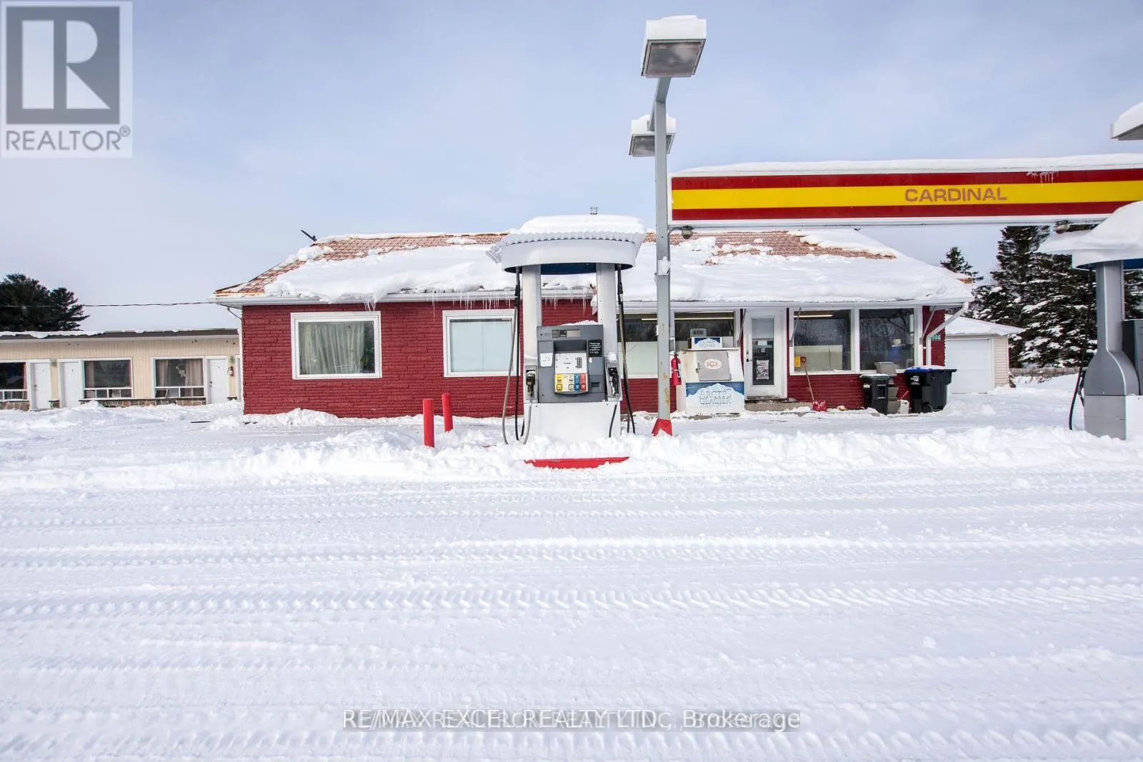 8906 HWY 11 ROAD S
