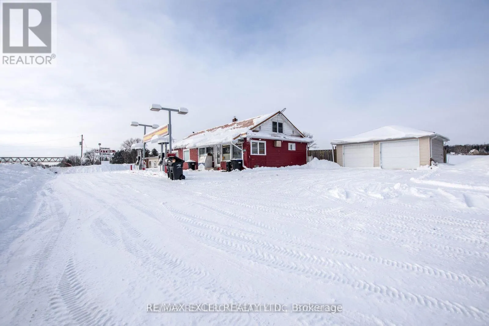 8906 HWY 11 ROAD S