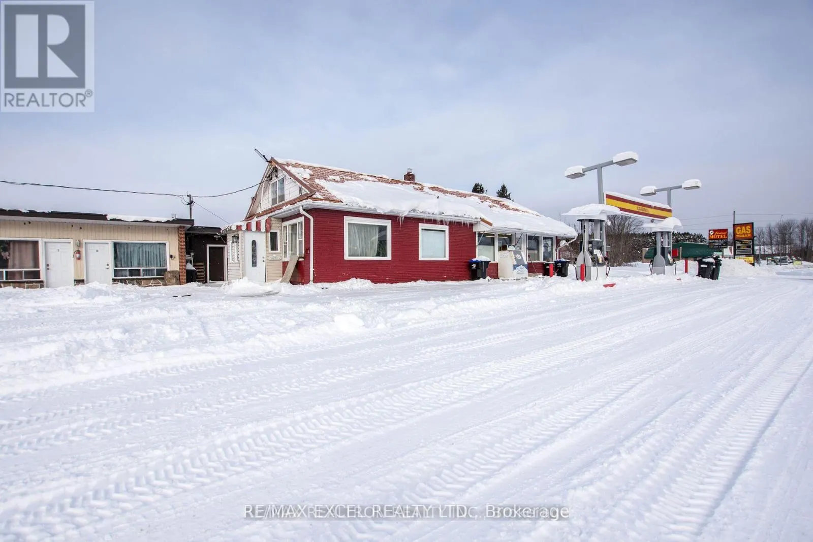 8906 HWY 11 ROAD S
