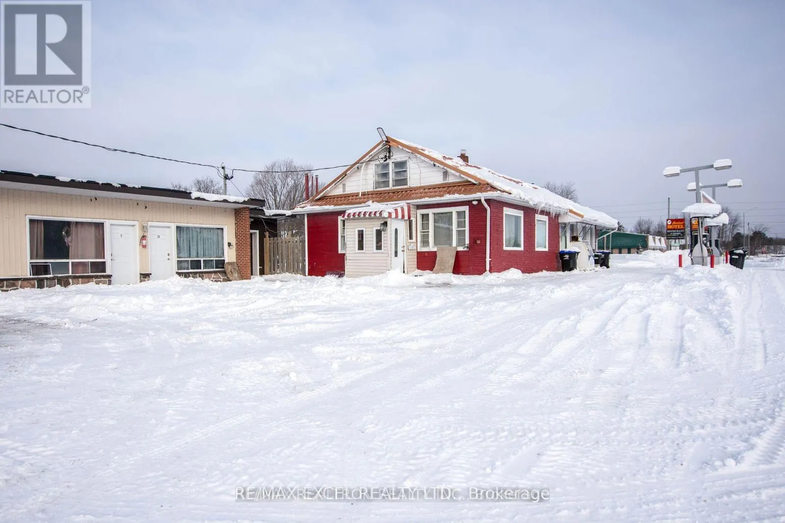 8906 HWY 11 ROAD S