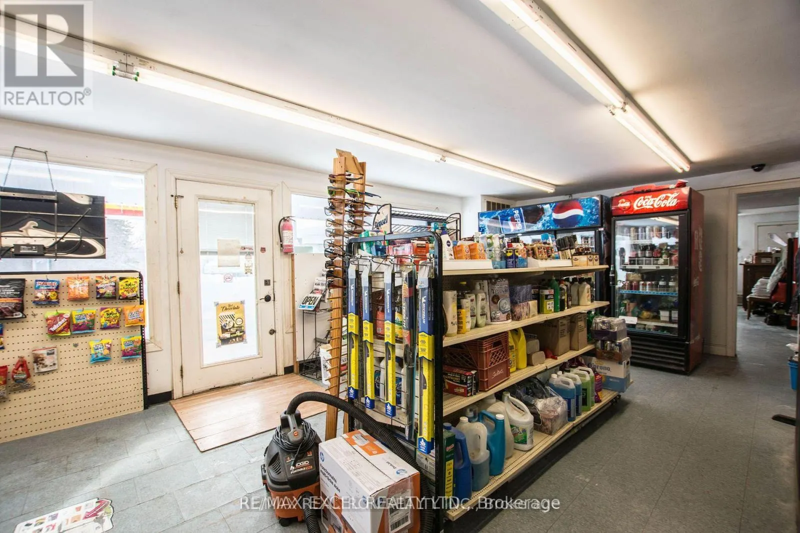 8906 HWY 11 ROAD S