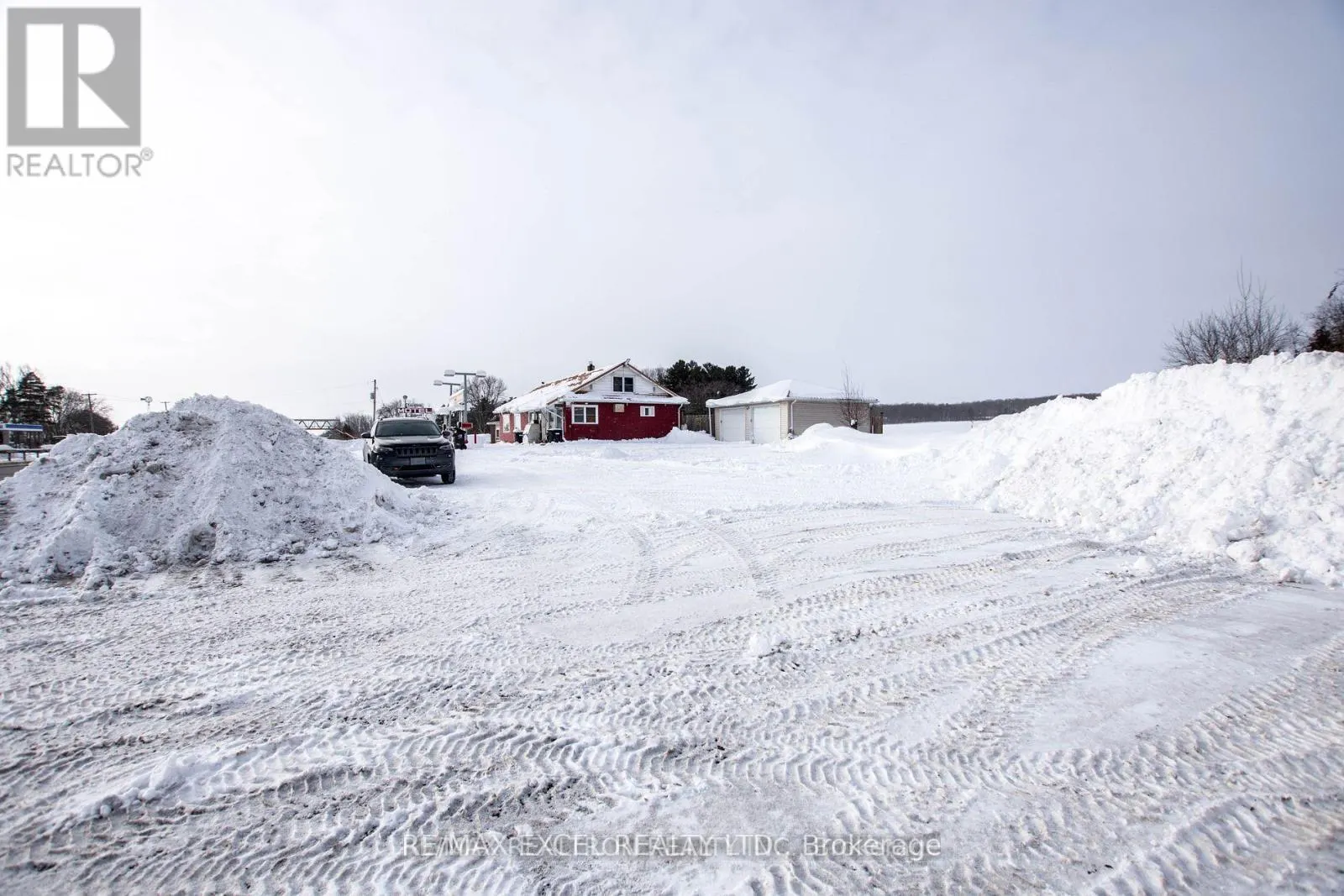 8906 HWY 11 ROAD S