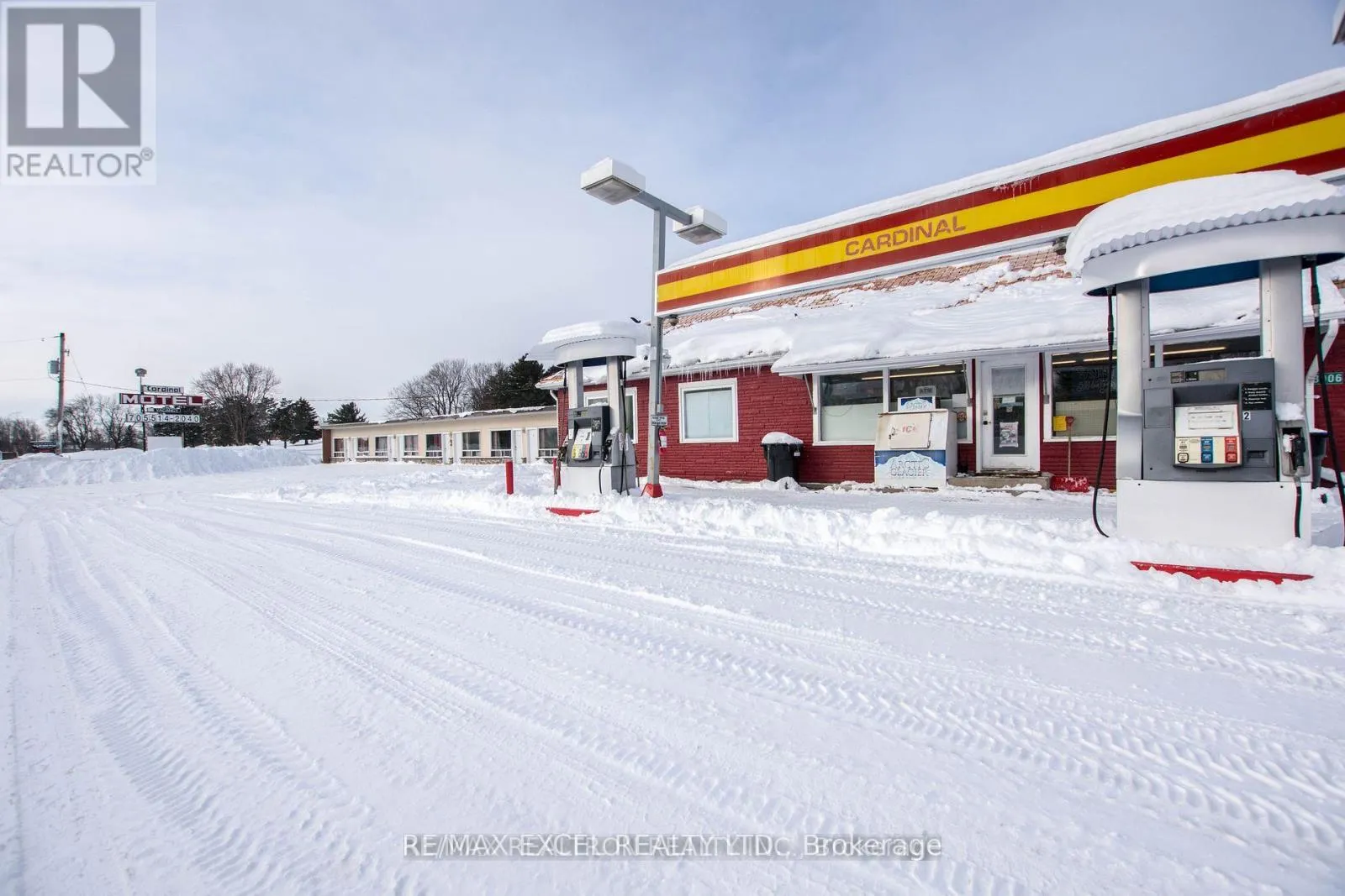 8906 HWY 11 ROAD S