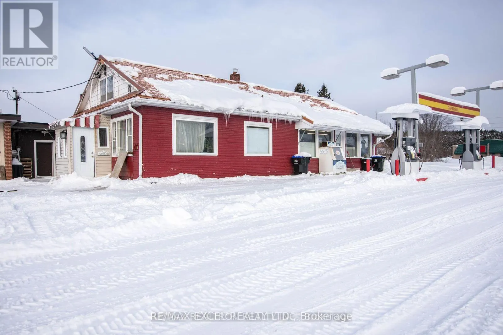 8906 HWY 11 ROAD S
