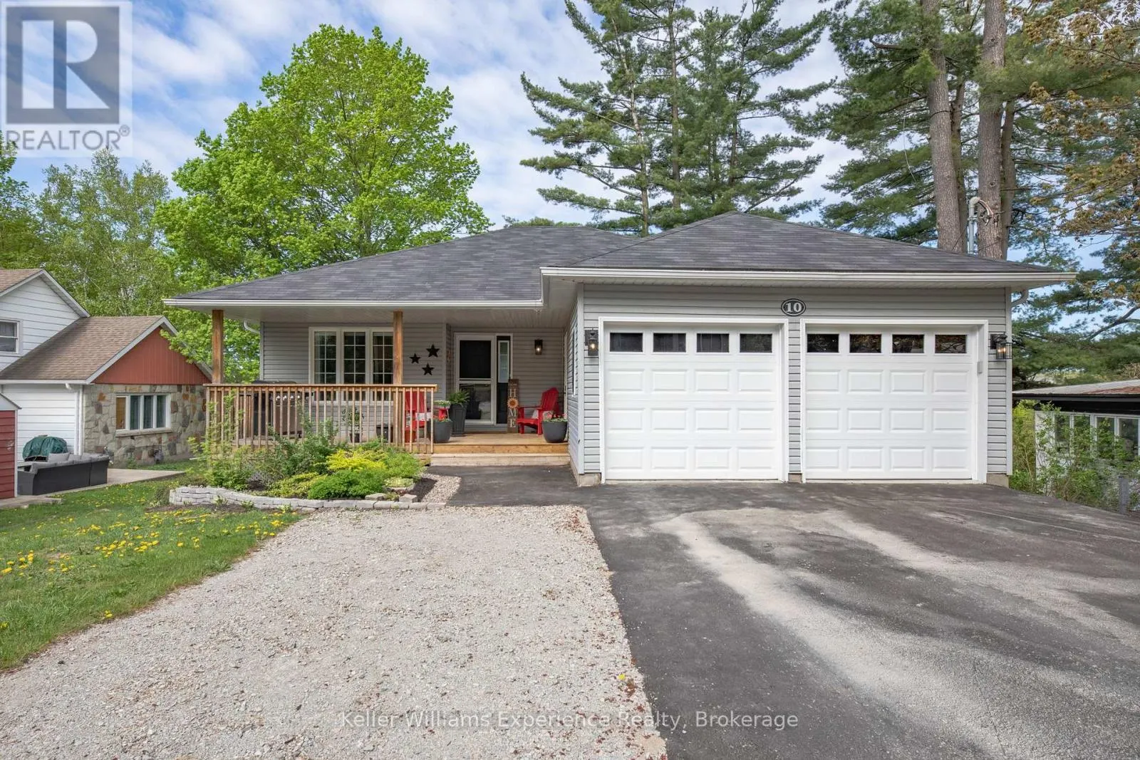 10 CLARENCE AVENUE