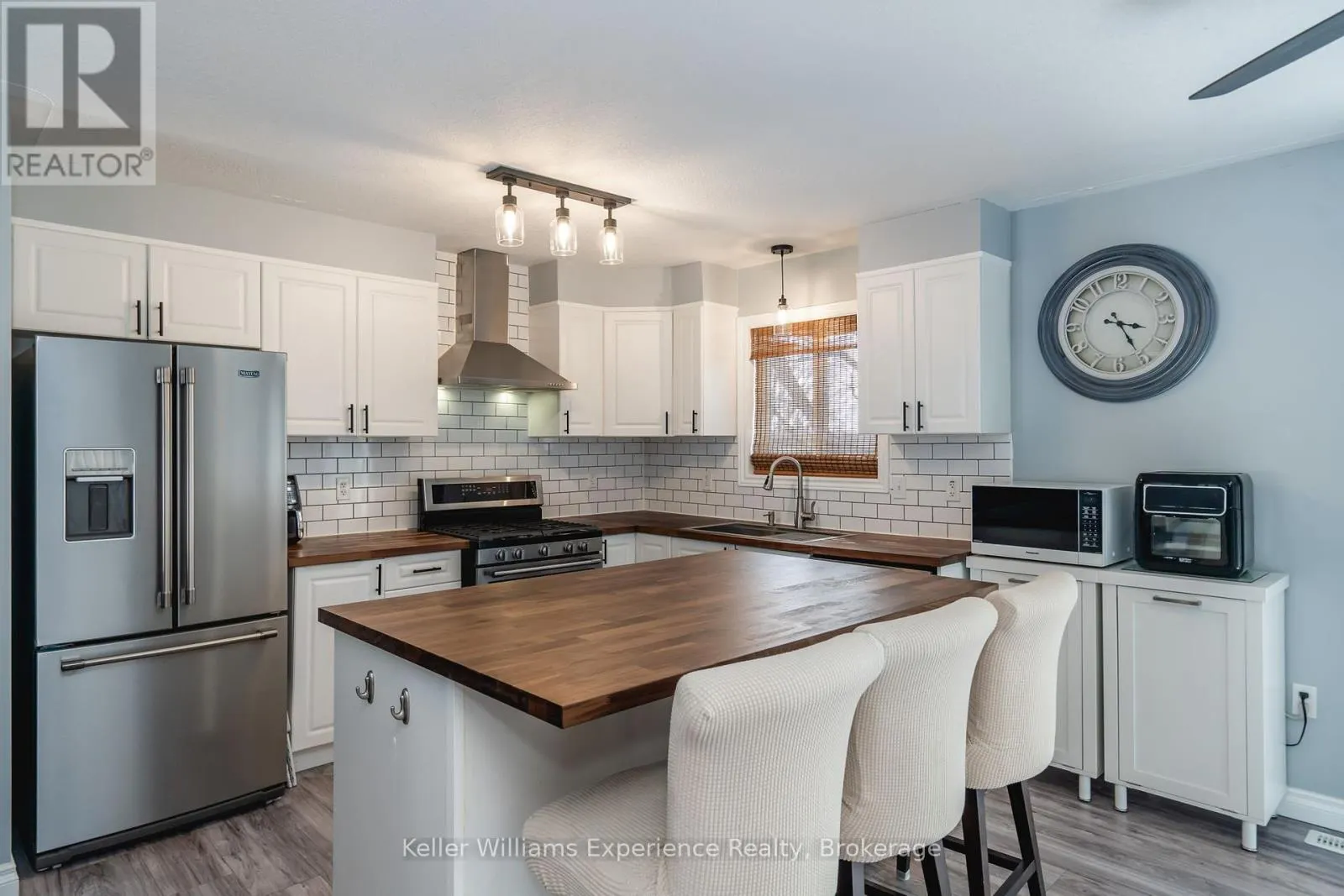 10 CLARENCE AVENUE