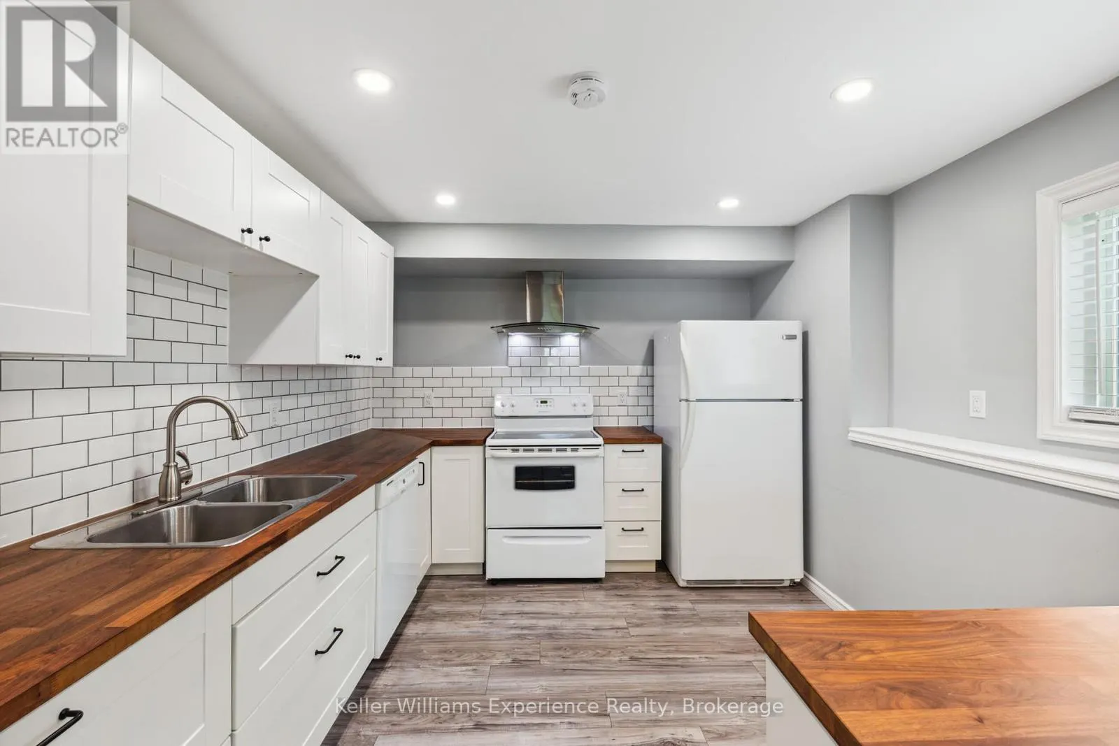 10 CLARENCE AVENUE