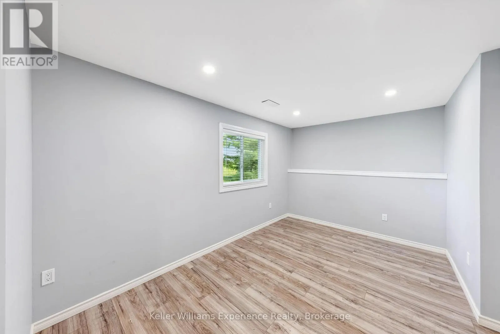 10 CLARENCE AVENUE