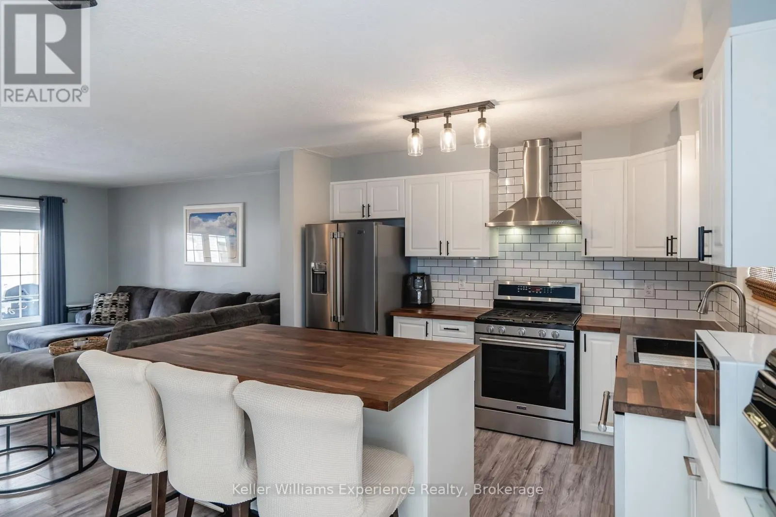 10 CLARENCE AVENUE