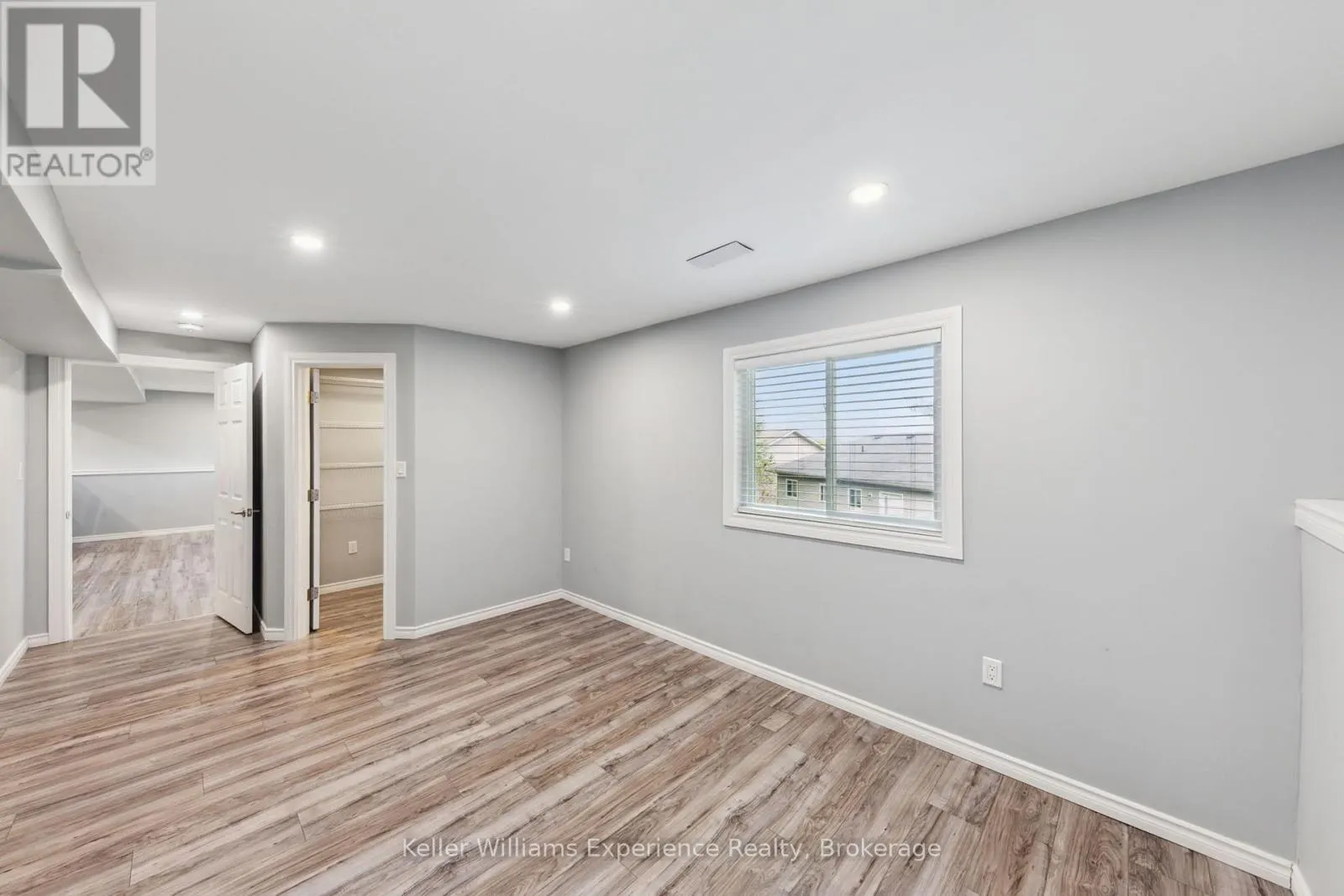 10 CLARENCE AVENUE