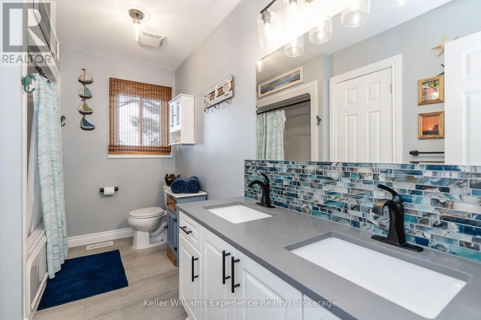 10 CLARENCE AVENUE