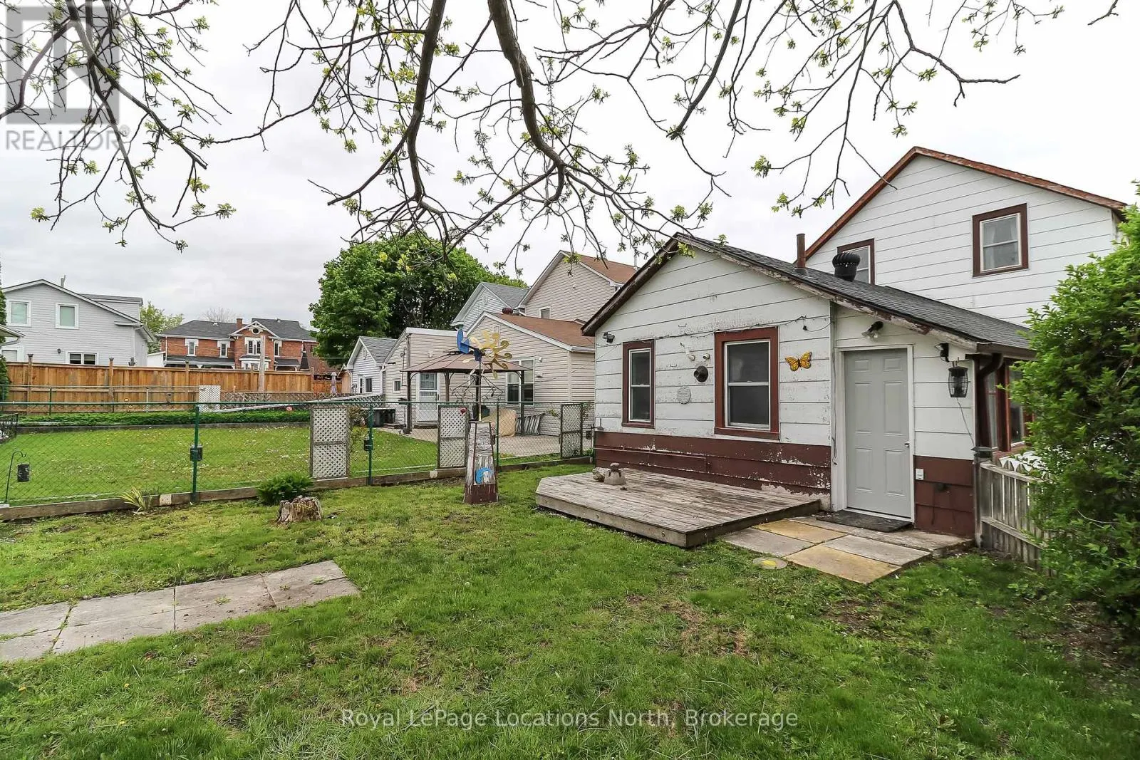 252 SIMCOE STREET
